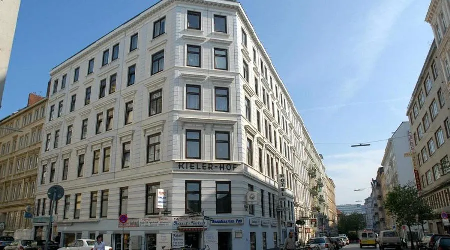 Property building in Hotel Kieler Hof - Hamburg Central Station