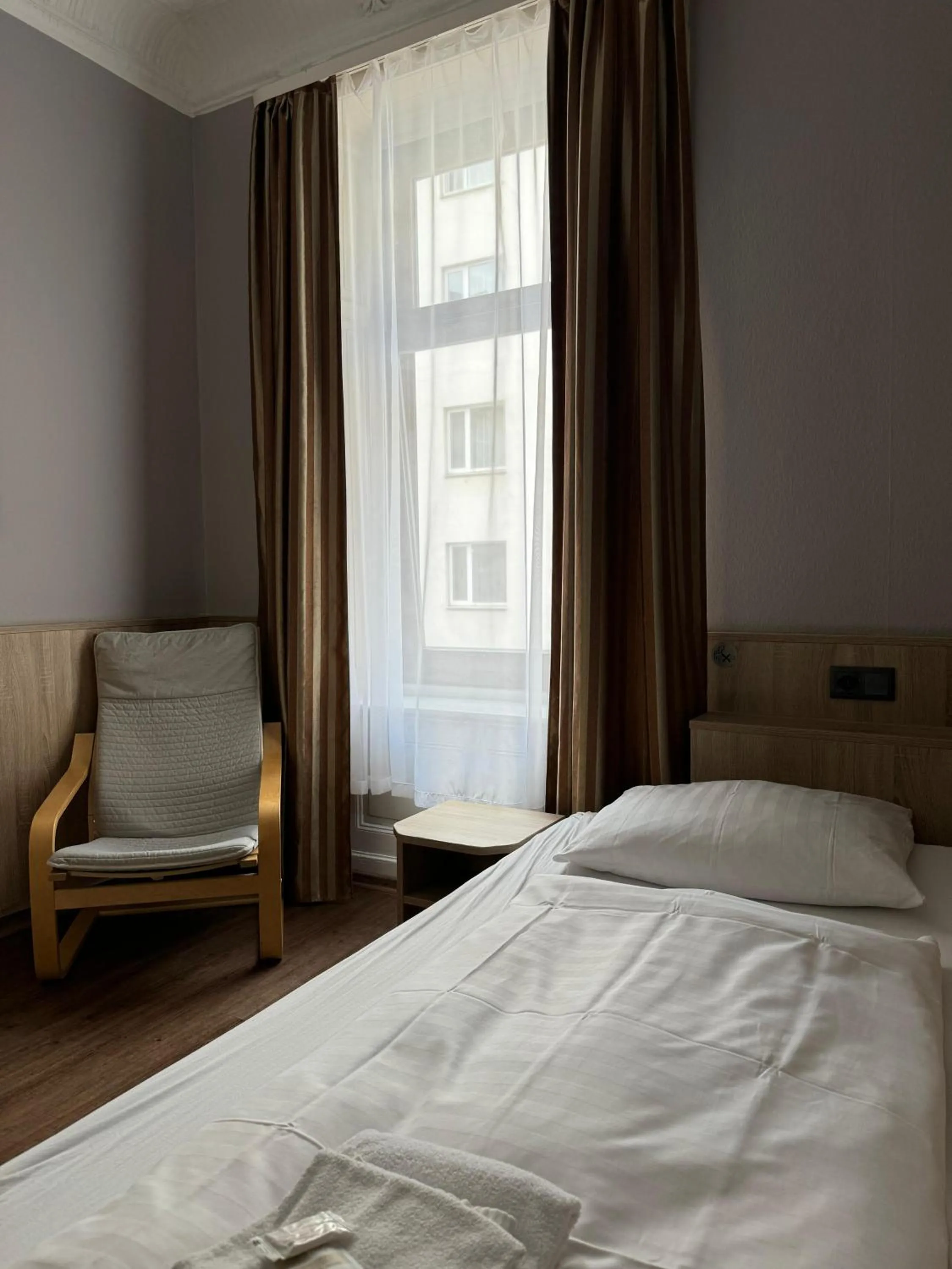 Bed in Hotel Kieler Hof - Hamburg Central Station