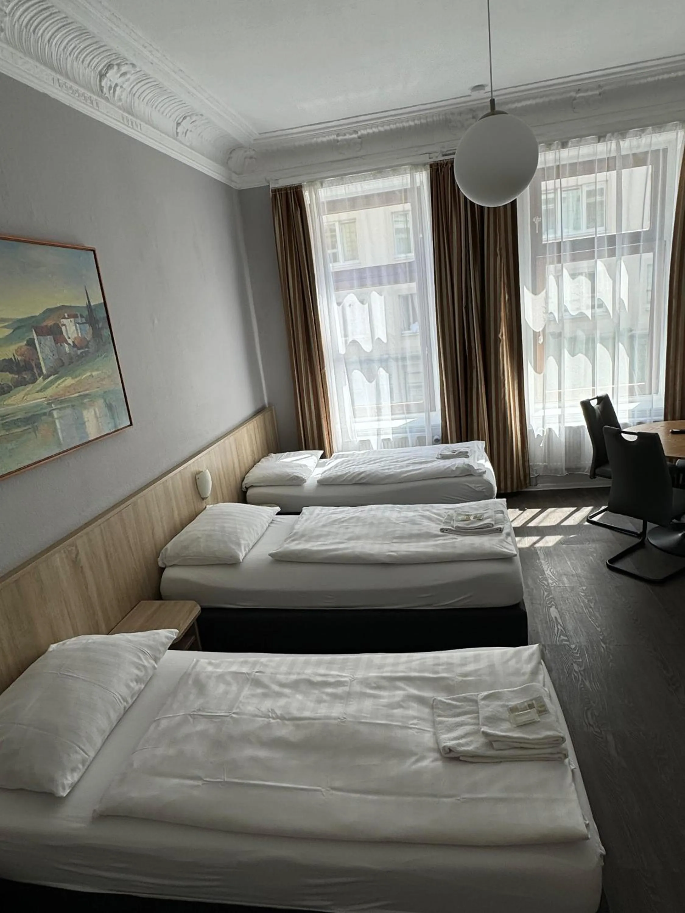 Bed in Hotel Kieler Hof - Hamburg Central Station