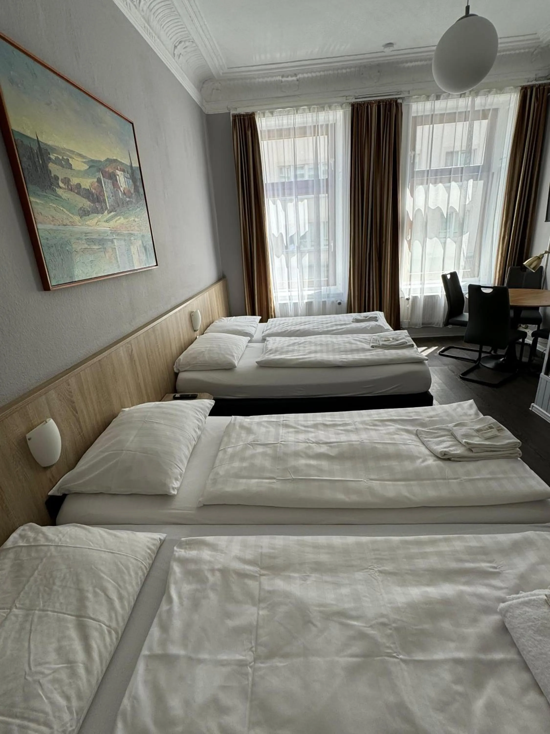 Photo of the whole room, Bed in Hotel Kieler Hof - Hamburg Central Station