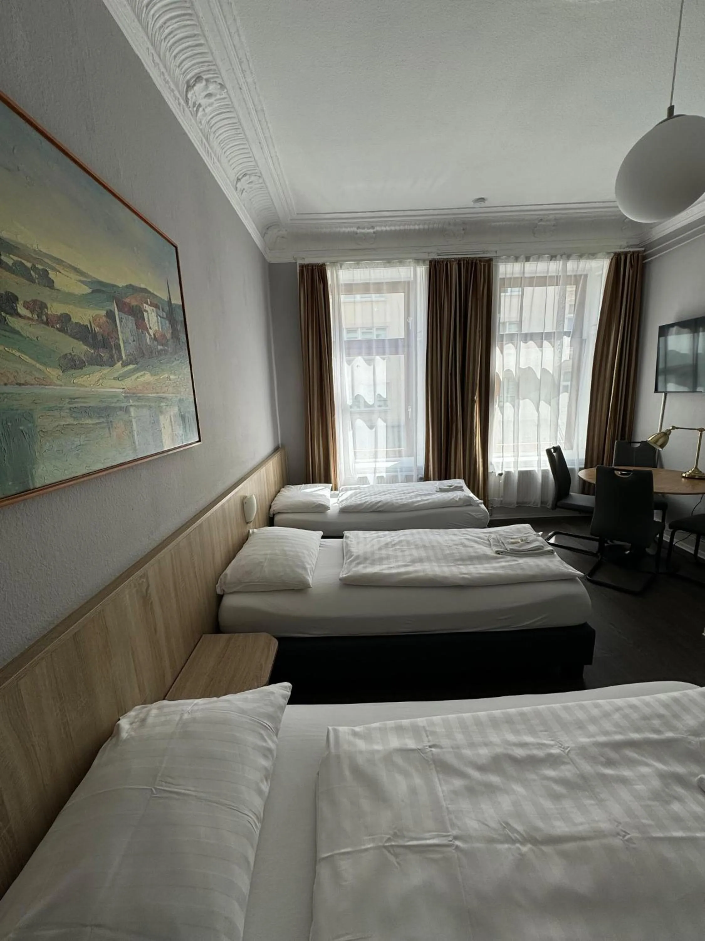 Bed in Hotel Kieler Hof - Hamburg Central Station