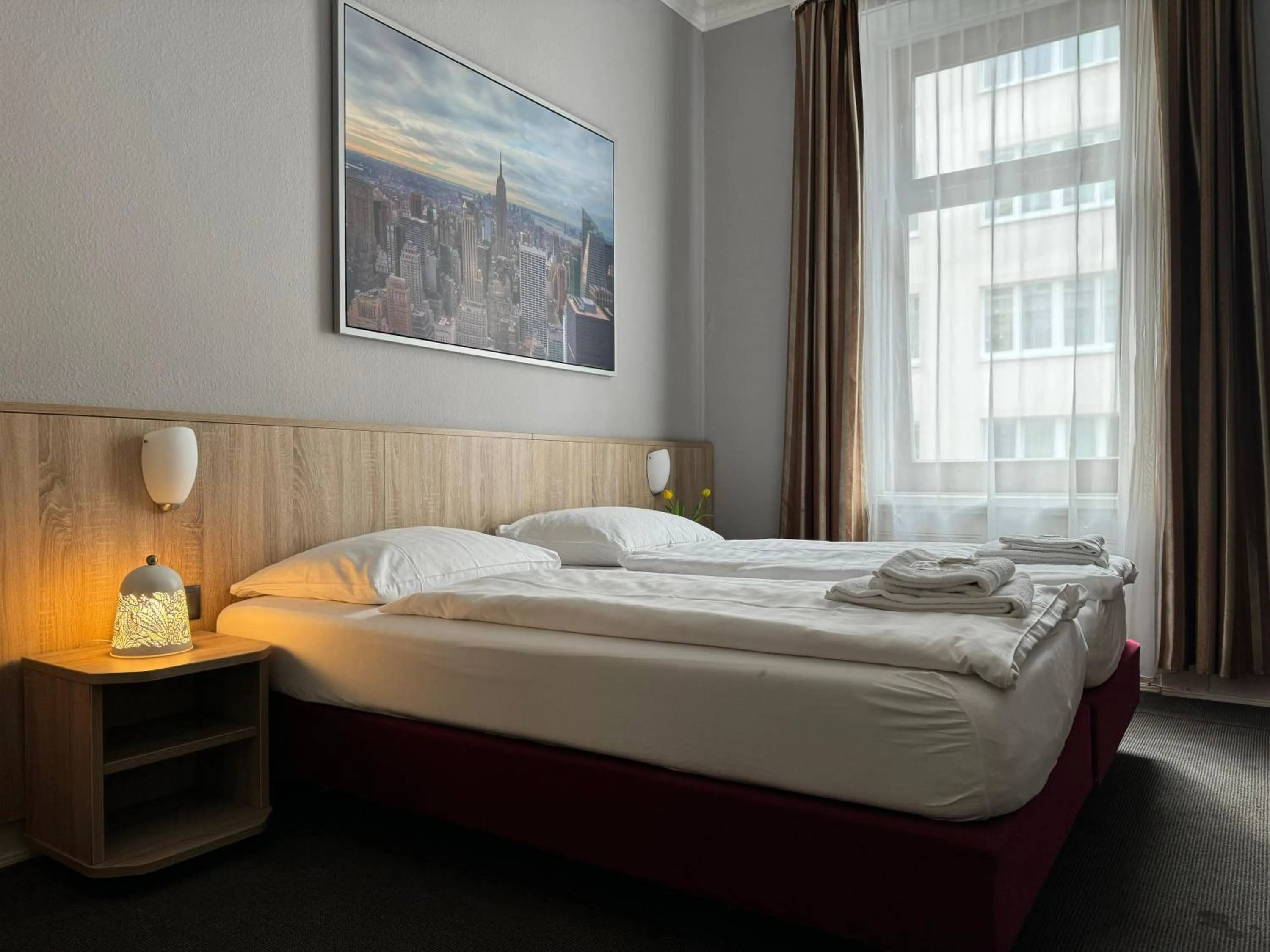 Bed in Hotel Kieler Hof - Hamburg Central Station
