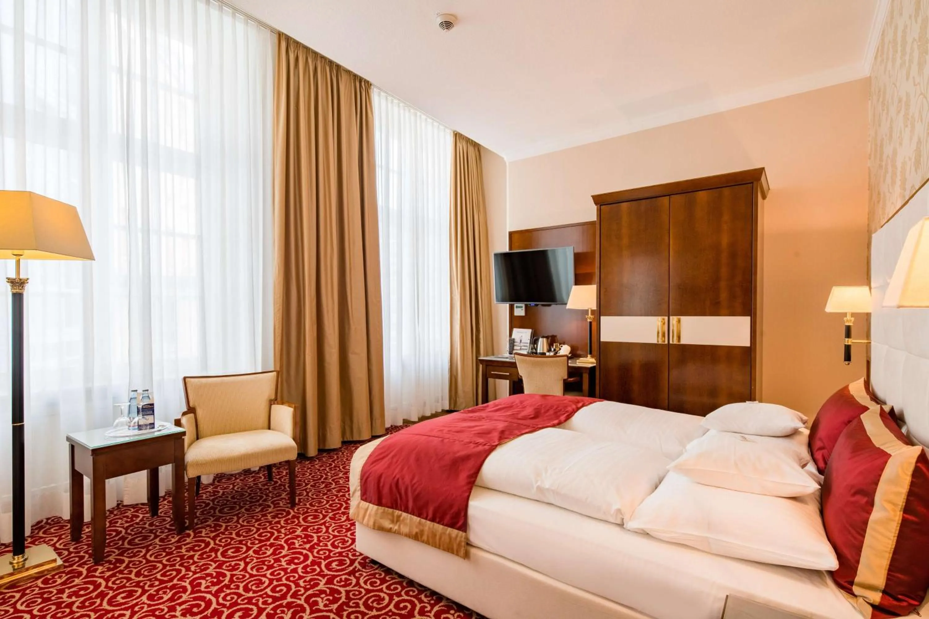 Bedroom, Bed in Best Western Plus Hotel StadtPalais