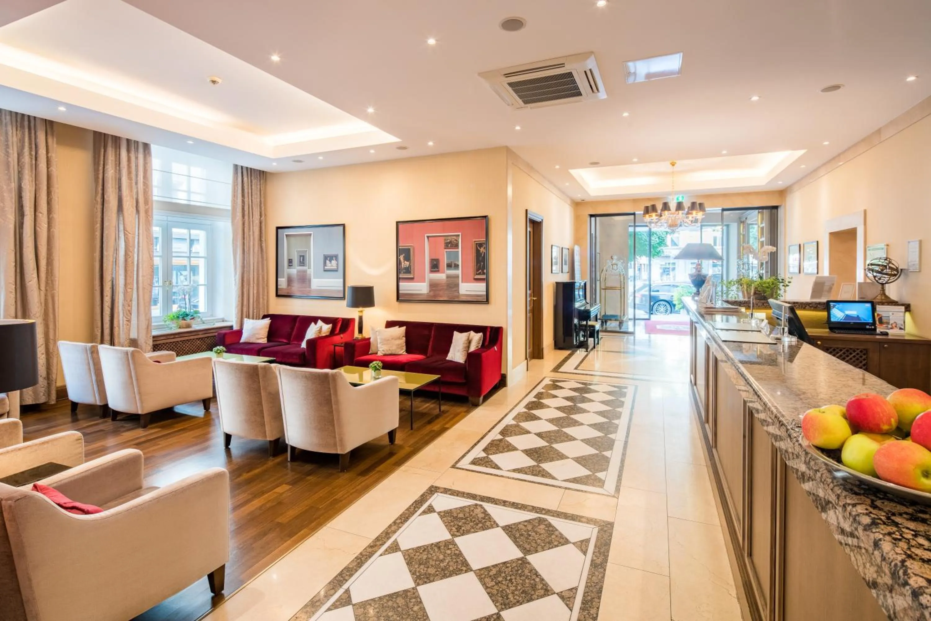 Lobby or reception in Best Western Plus Hotel StadtPalais