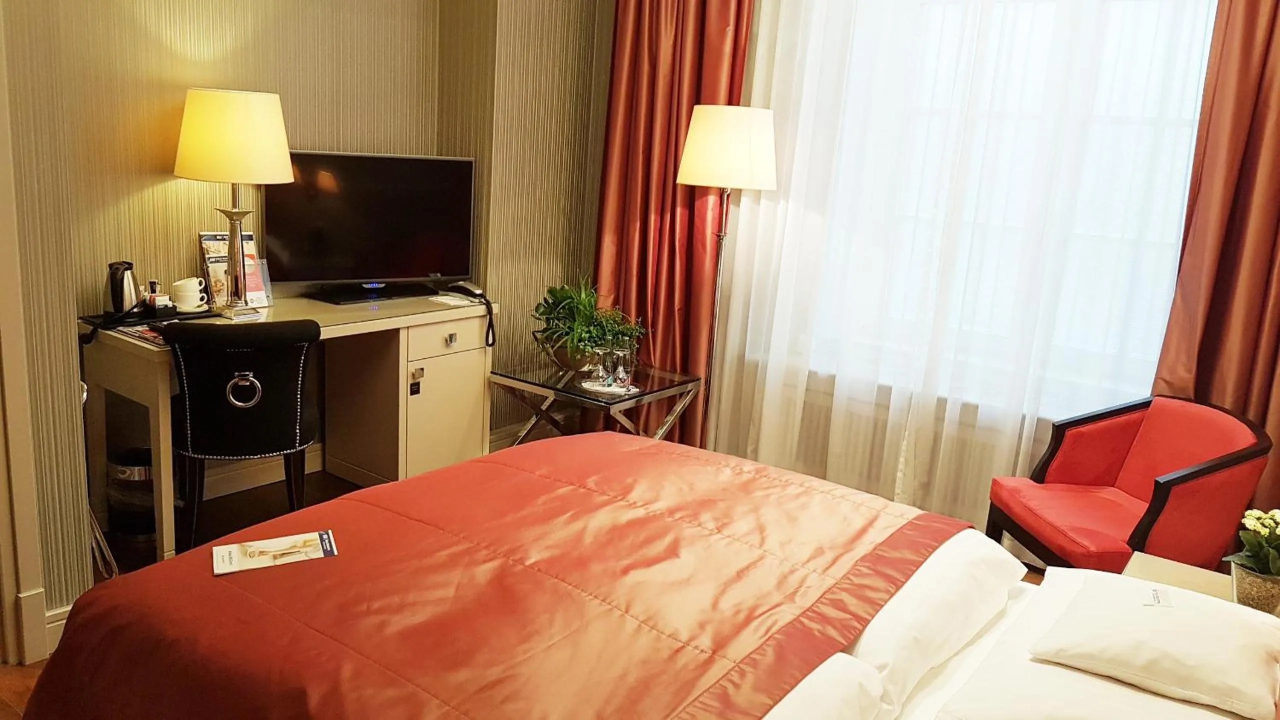 Photo of the whole room, Bed in Best Western Plus Hotel StadtPalais