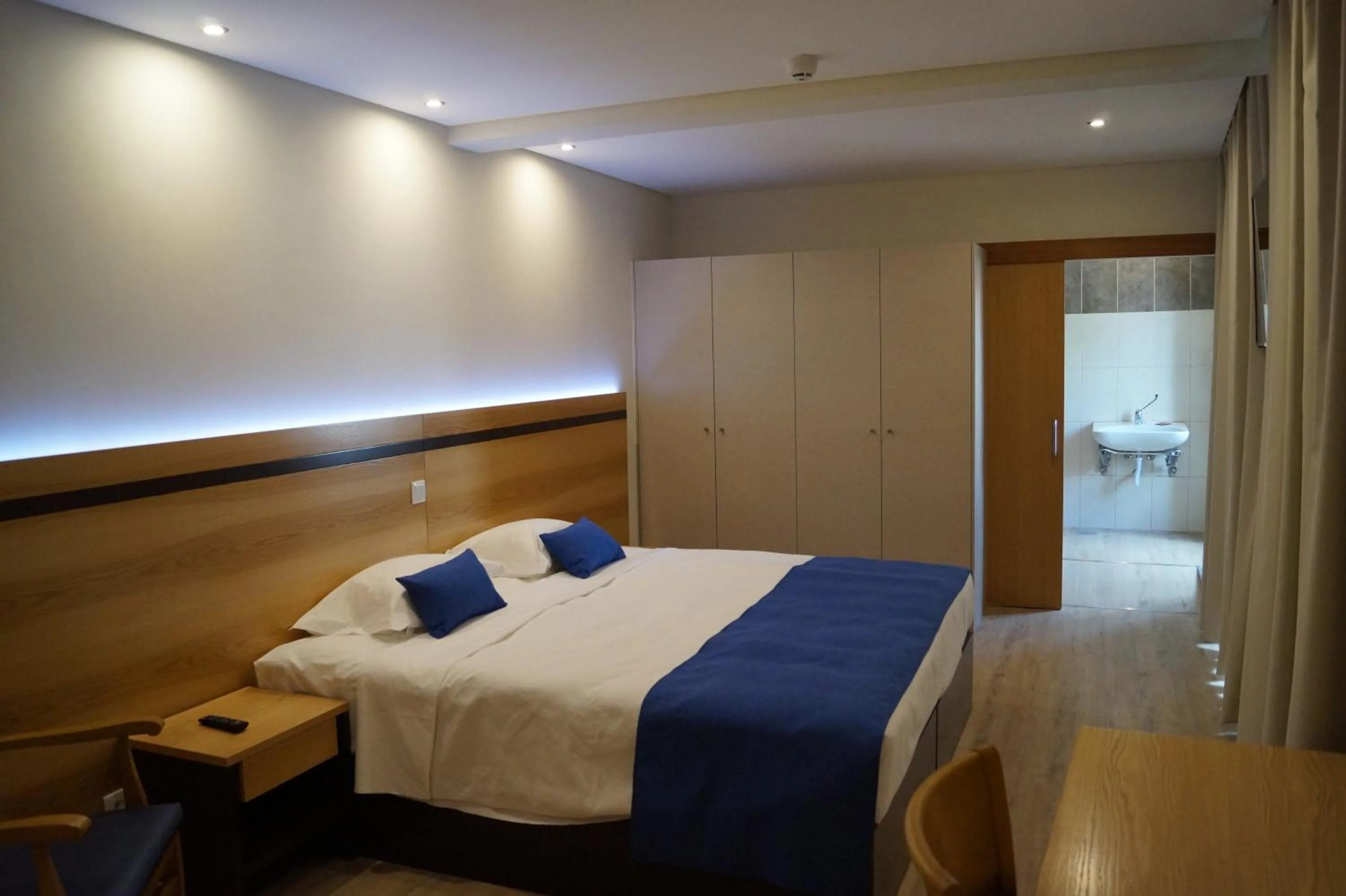 Bedroom, Bed in Angra Central Hotel