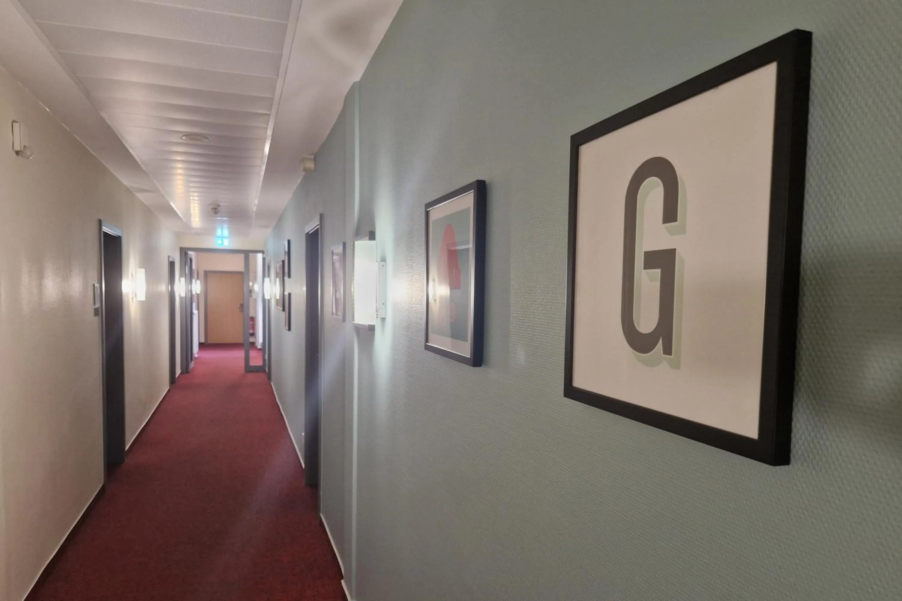 Lobby or reception in Garner Hotel Hamburg - Wandsbek Marktplatz by IHG