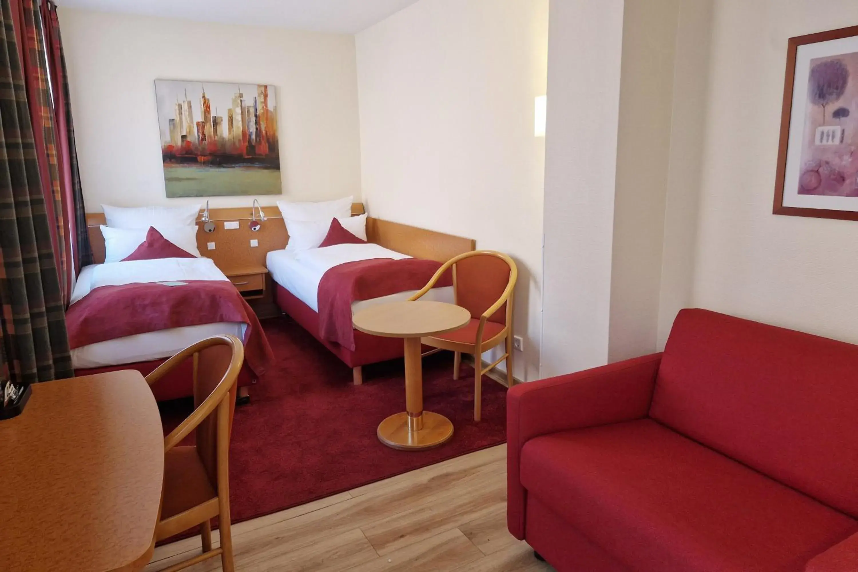 Premium Family Twin Room with Furnished Balcony and Sofa Bed in Garner Hotel Hamburg - Wandsbek Marktplatz by IHG Premium Family Twin Room with Furnished Balcony and Sofa Bed in Garner Hotel Hamburg - Wandsbek Marktplatz by IHG