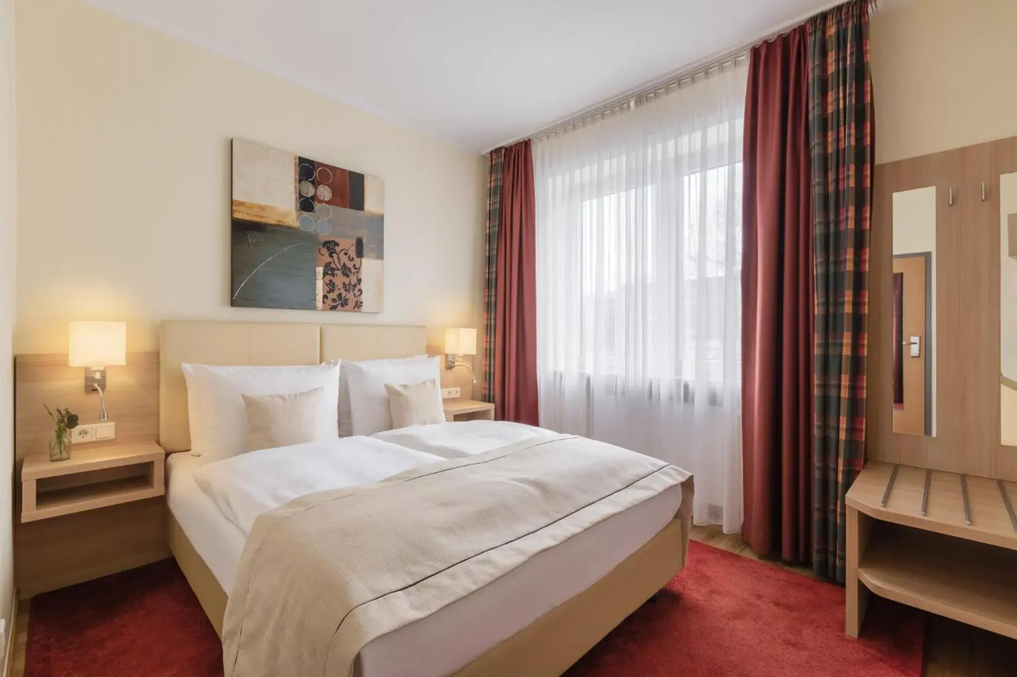 Standard Family Room with One Queen Bed and One Sofa Bed in Garner Hotel Hamburg - Wandsbek Marktplatz by IHG Standard Family Room with One Queen Bed and One Sofa Bed in Garner Hotel Hamburg - Wandsbek Marktplatz by IHG