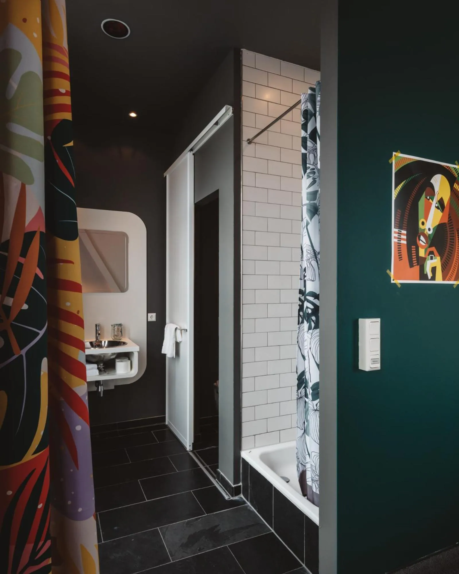 Shower in Superbude Hamburg Altona