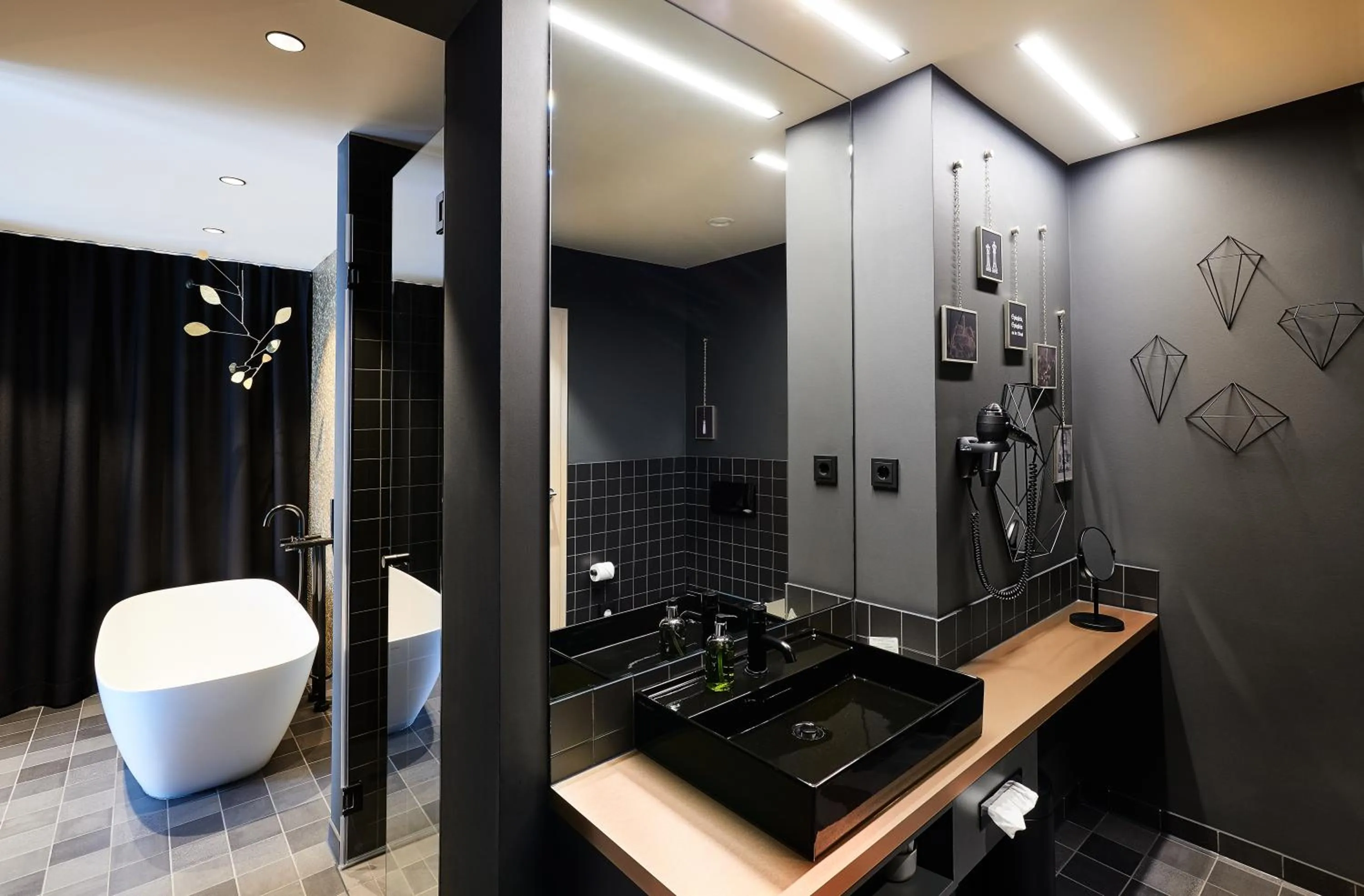 Bathroom in Hotel Zugbrücke Grenzau GmbH