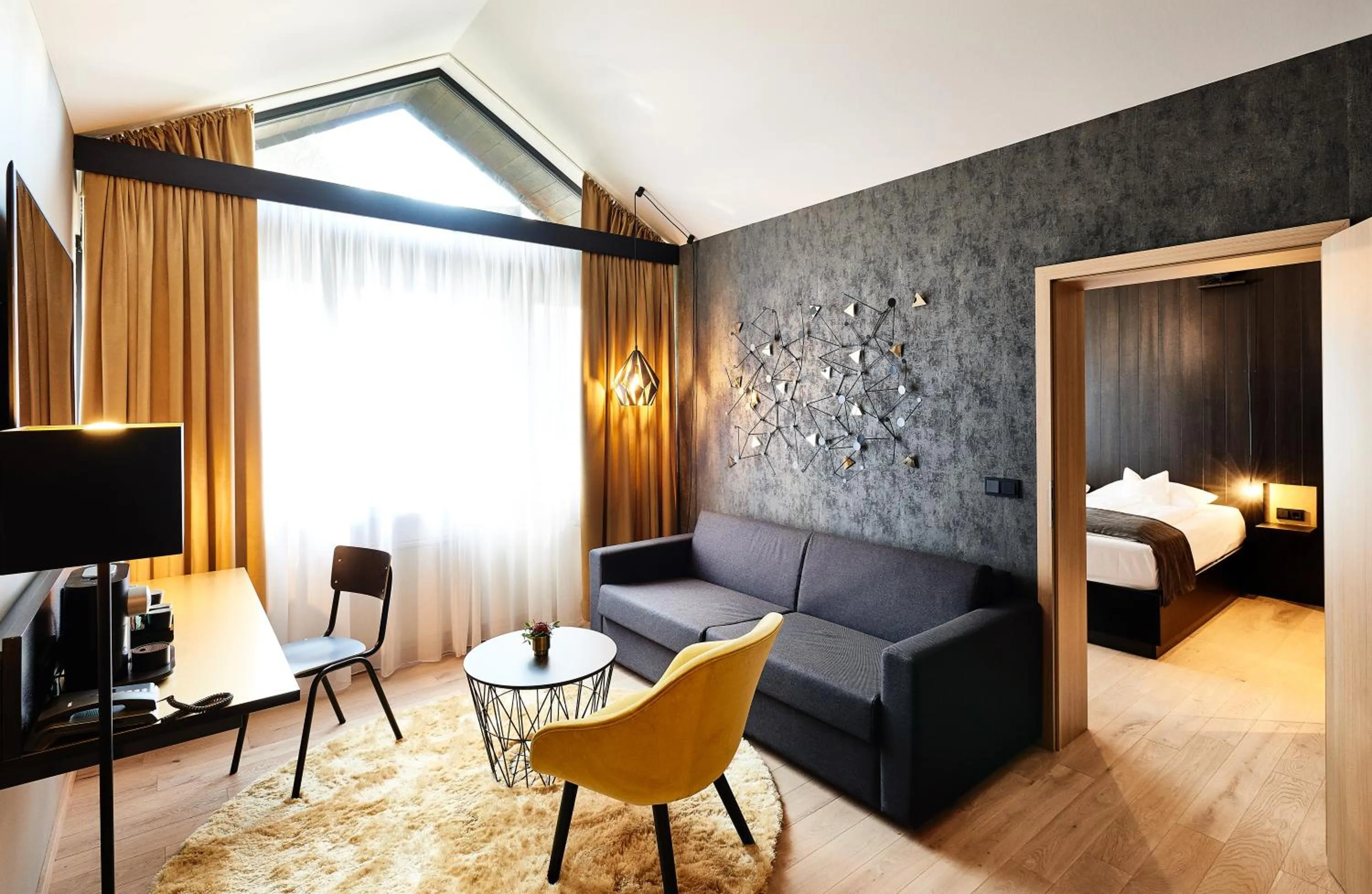 Living room, Bed in Hotel Zugbrücke Grenzau GmbH