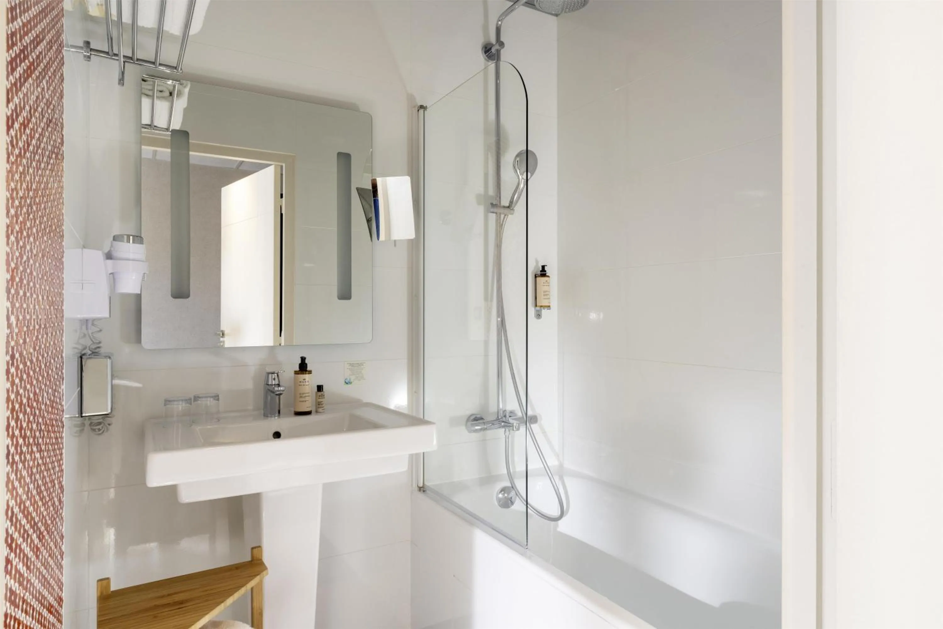 Bathroom in Best Western Plus Hôtel Isidore