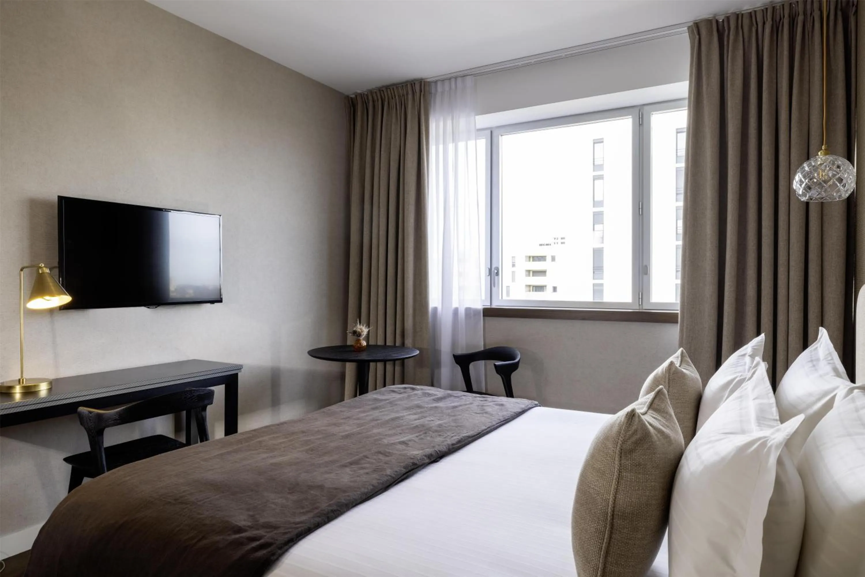 Business facilities, Bed in Best Western Plus Hôtel Isidore