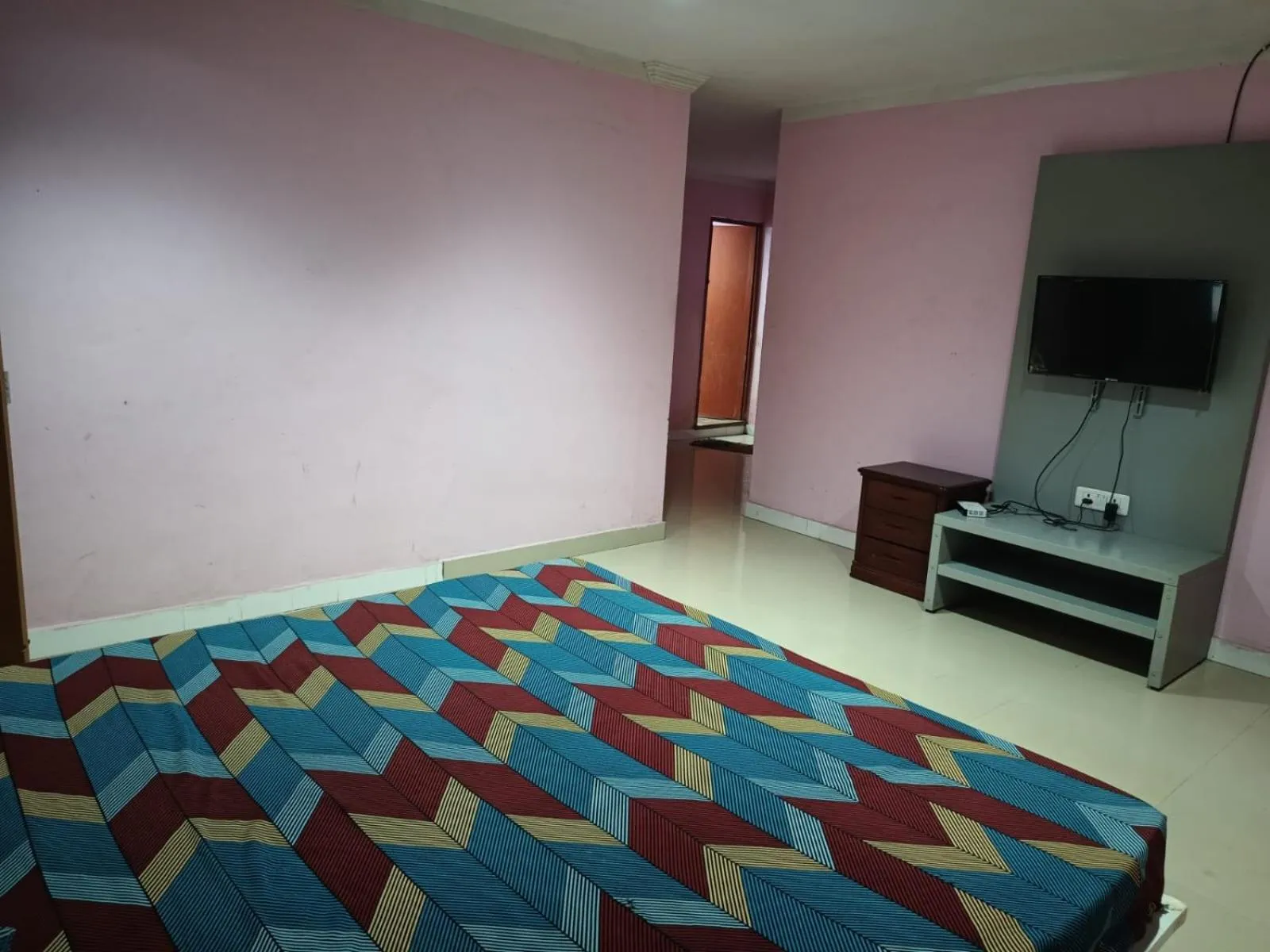 Bed in Harisuns Plaza