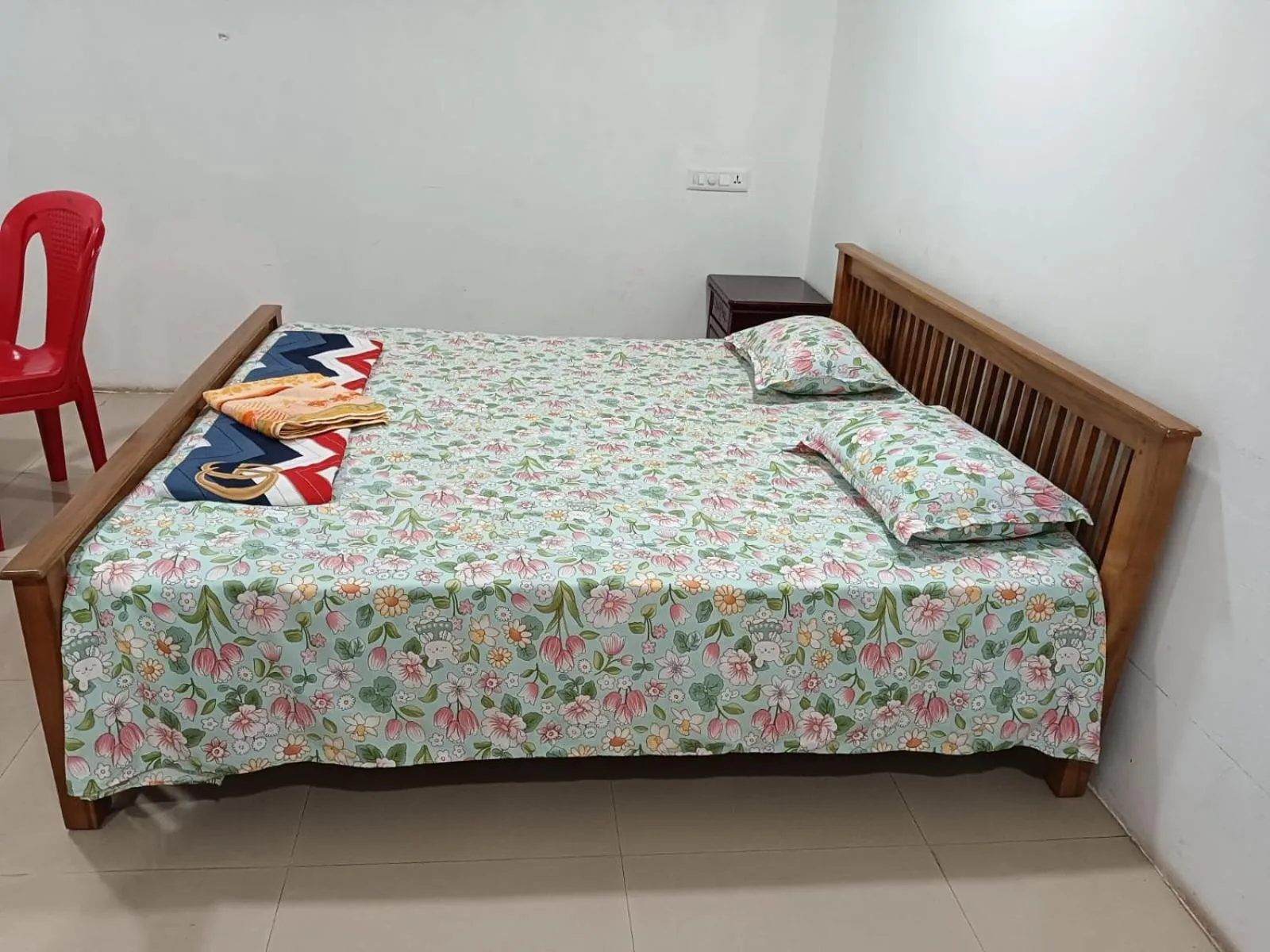 Bed in Harisuns Plaza