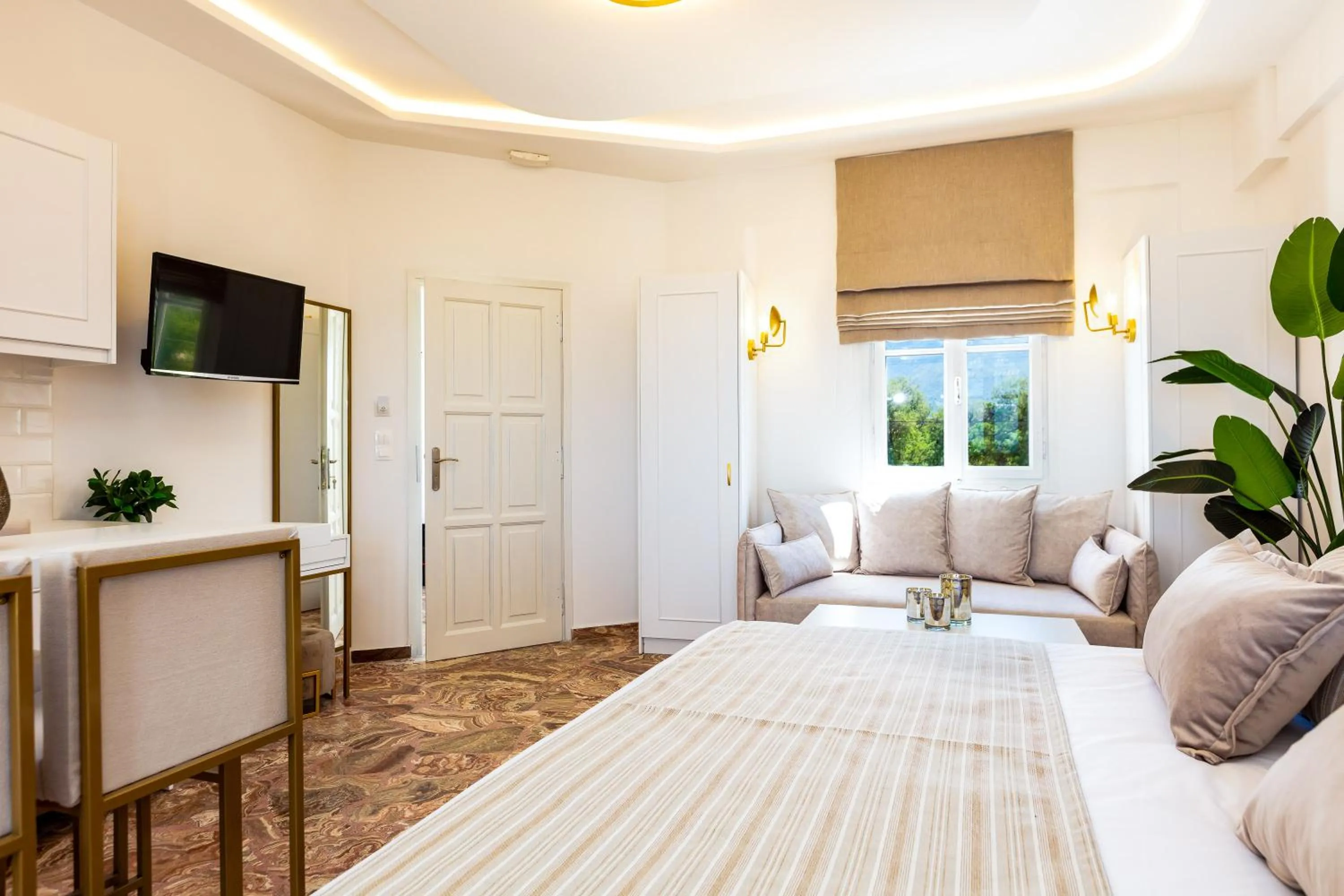 TV and multimedia, Bed in Pinelopi Beach Suites