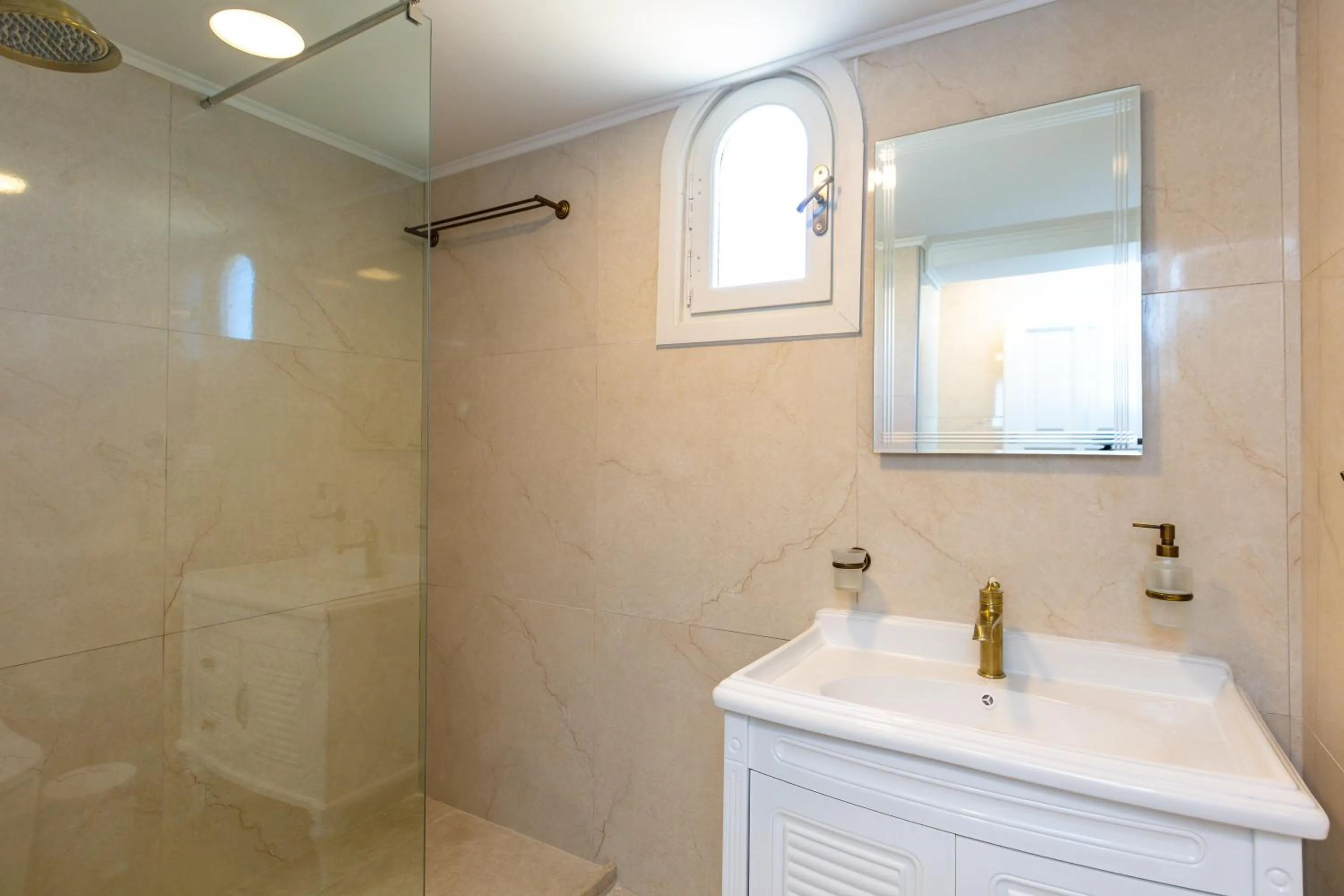 Toilet in Pinelopi Beach Suites