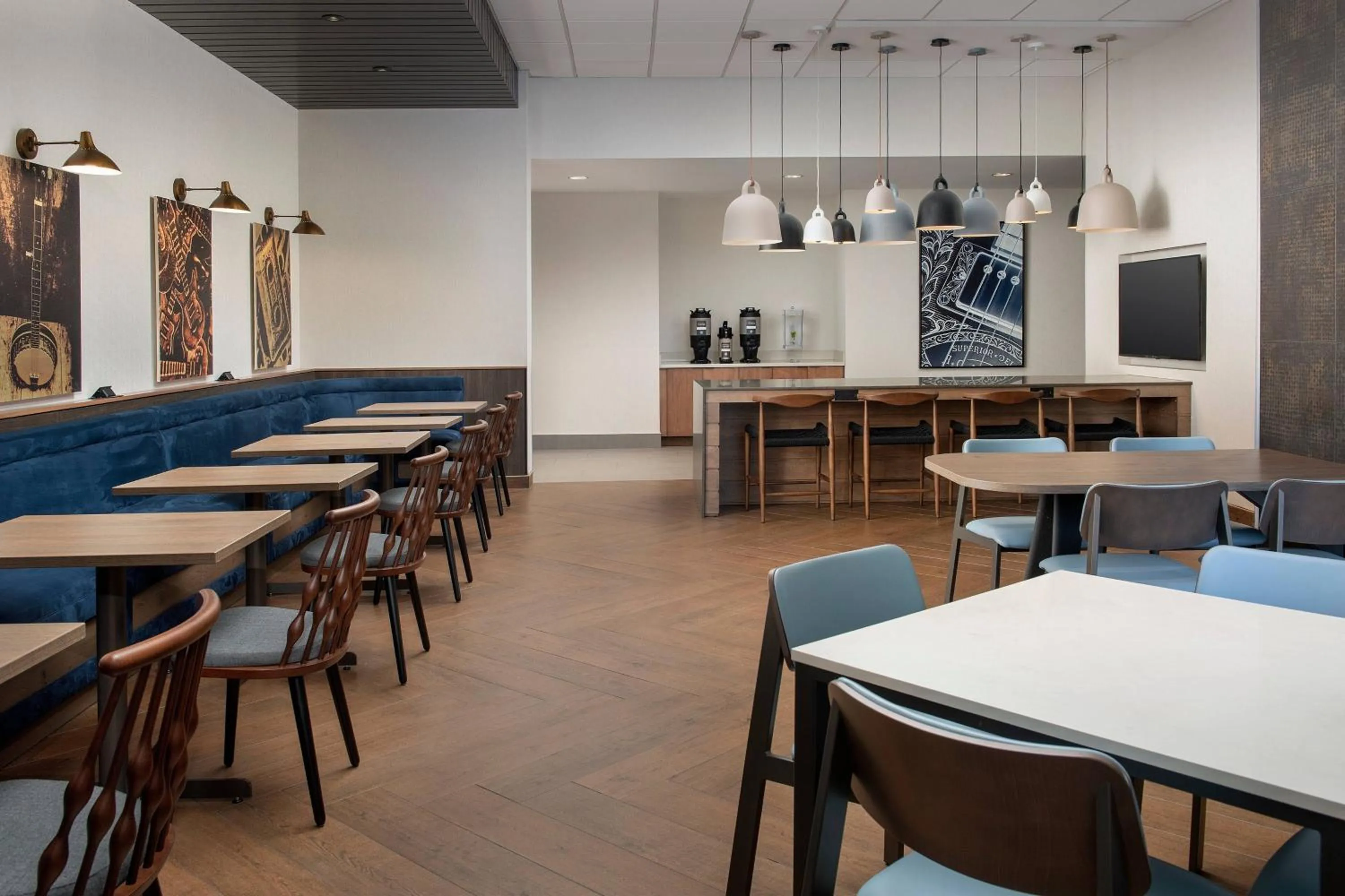 Breakfast in Fairfield Inn & Suites Nashville Near Vanderbilt