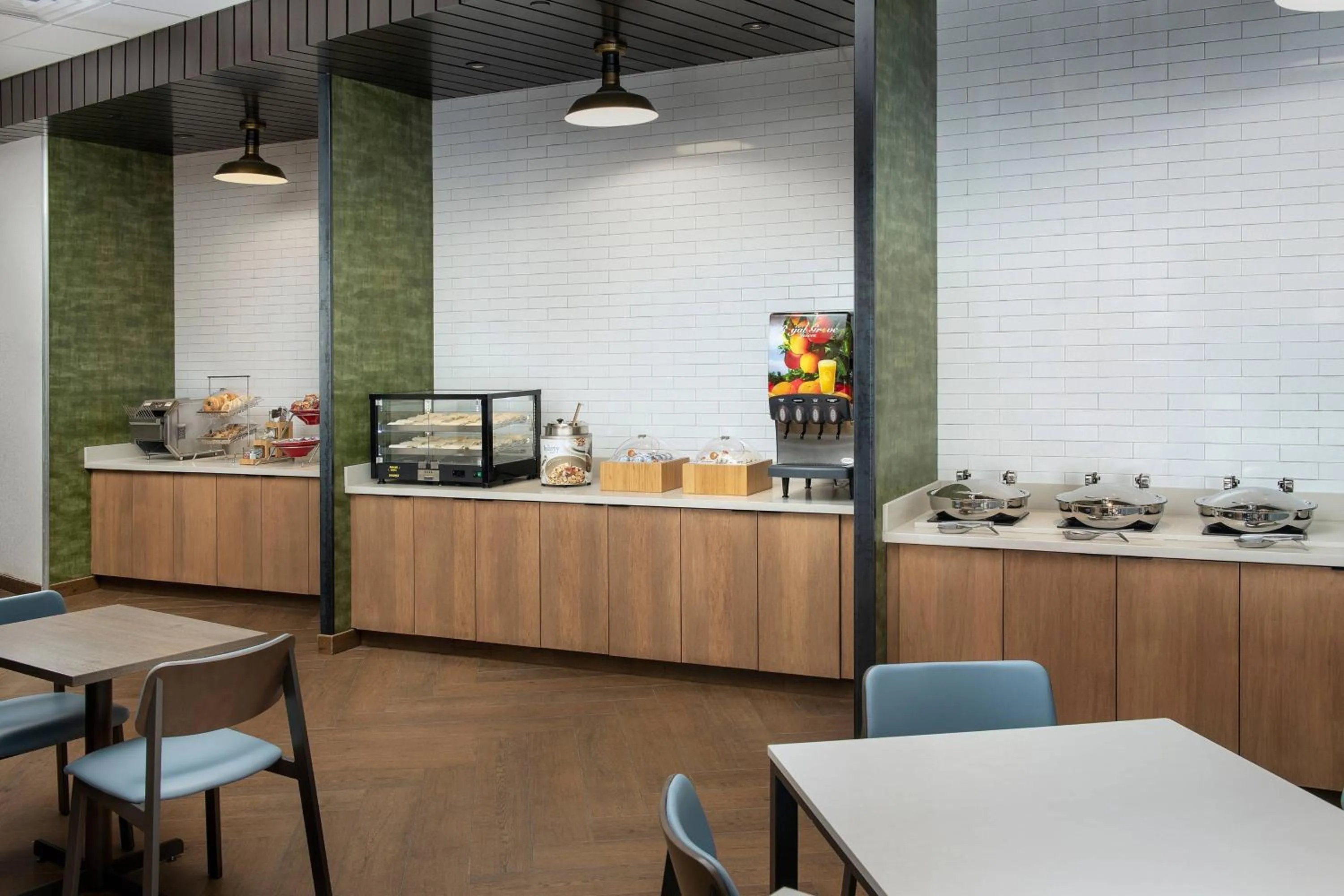 Breakfast in Fairfield Inn & Suites Nashville Near Vanderbilt