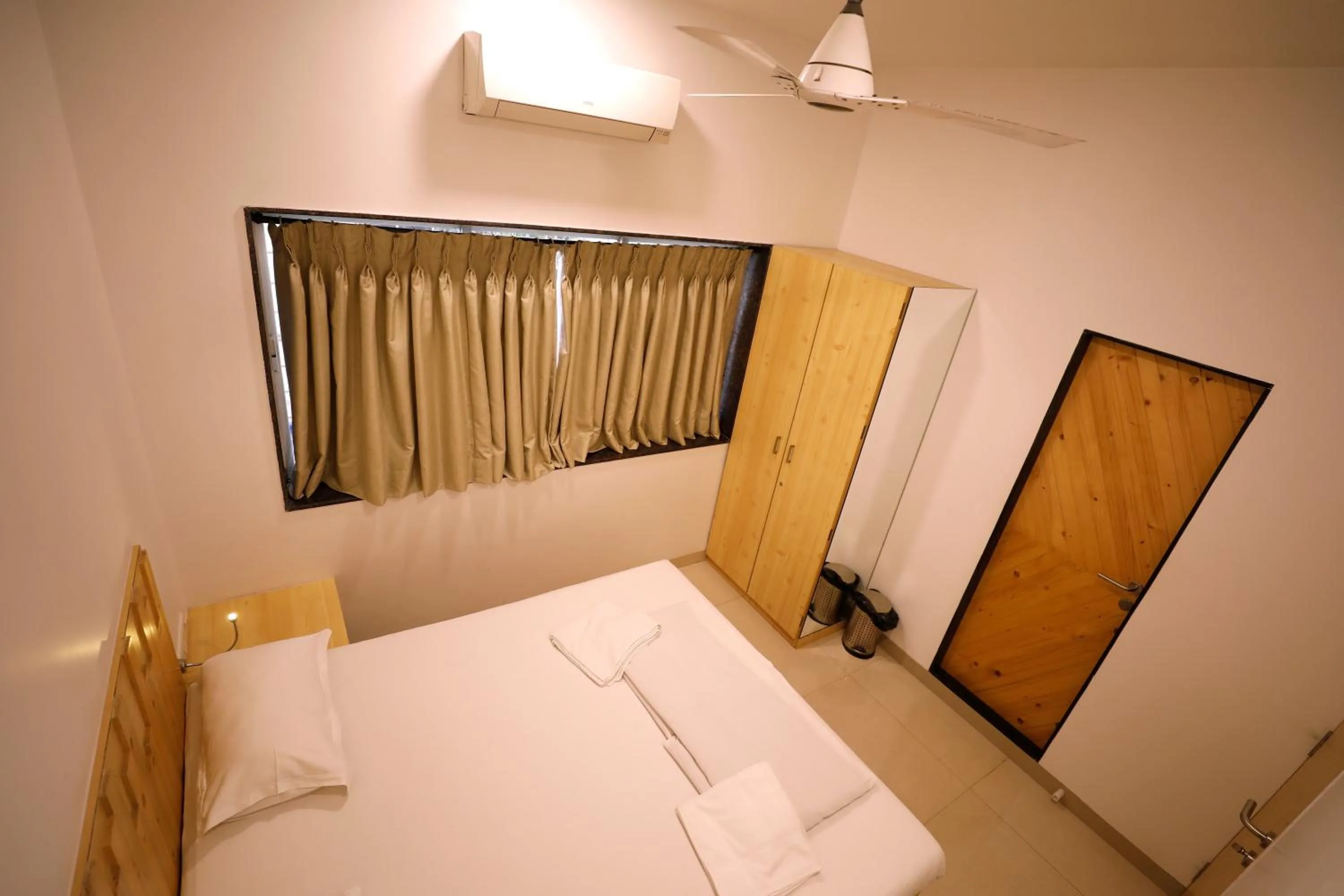 Bedroom, Bed in Nap Manor Hostels