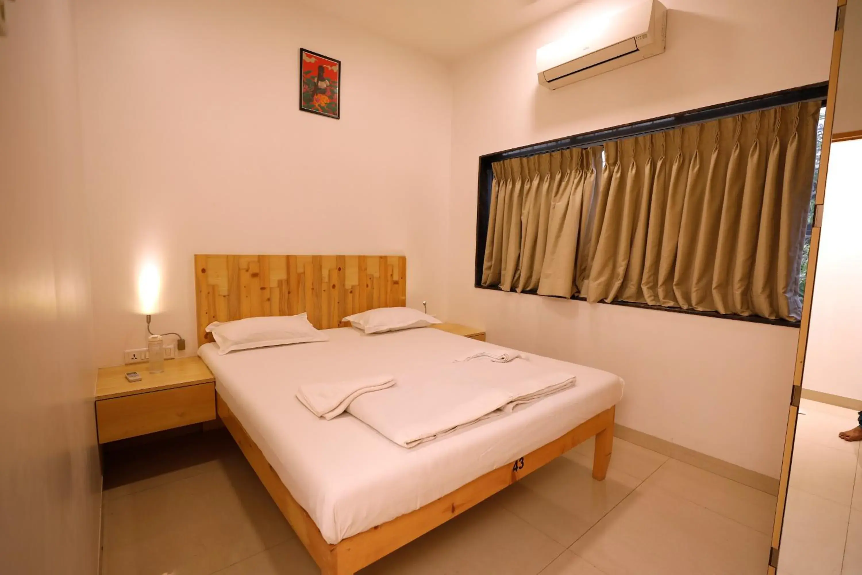 Deluxe Double Room with Shower in Nap Manor Hostels Deluxe Double Room with Shower in Nap Manor Hostels