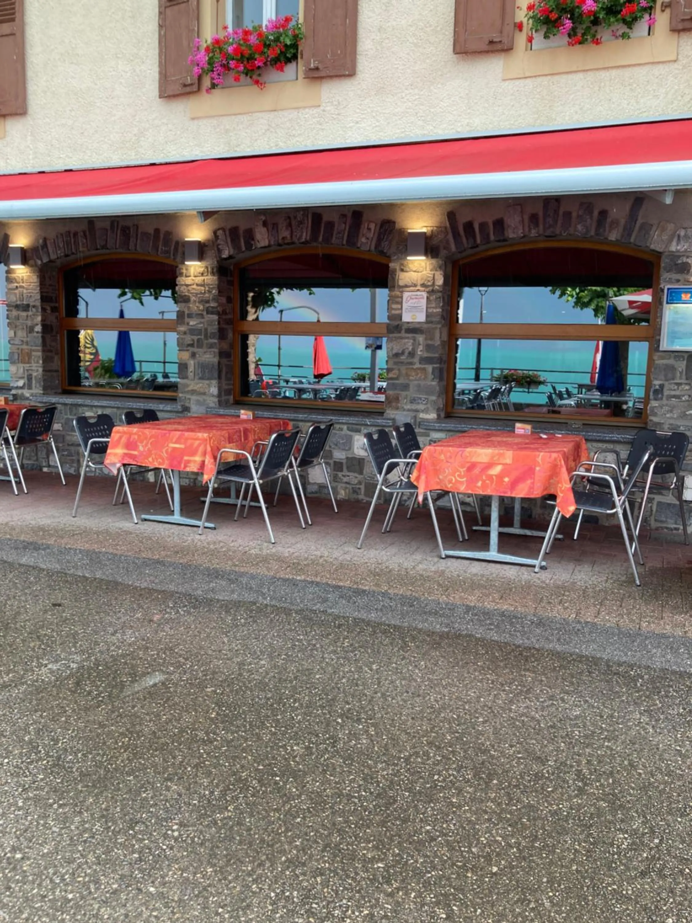 Restaurant/places to eat in Hotel Le Rivage