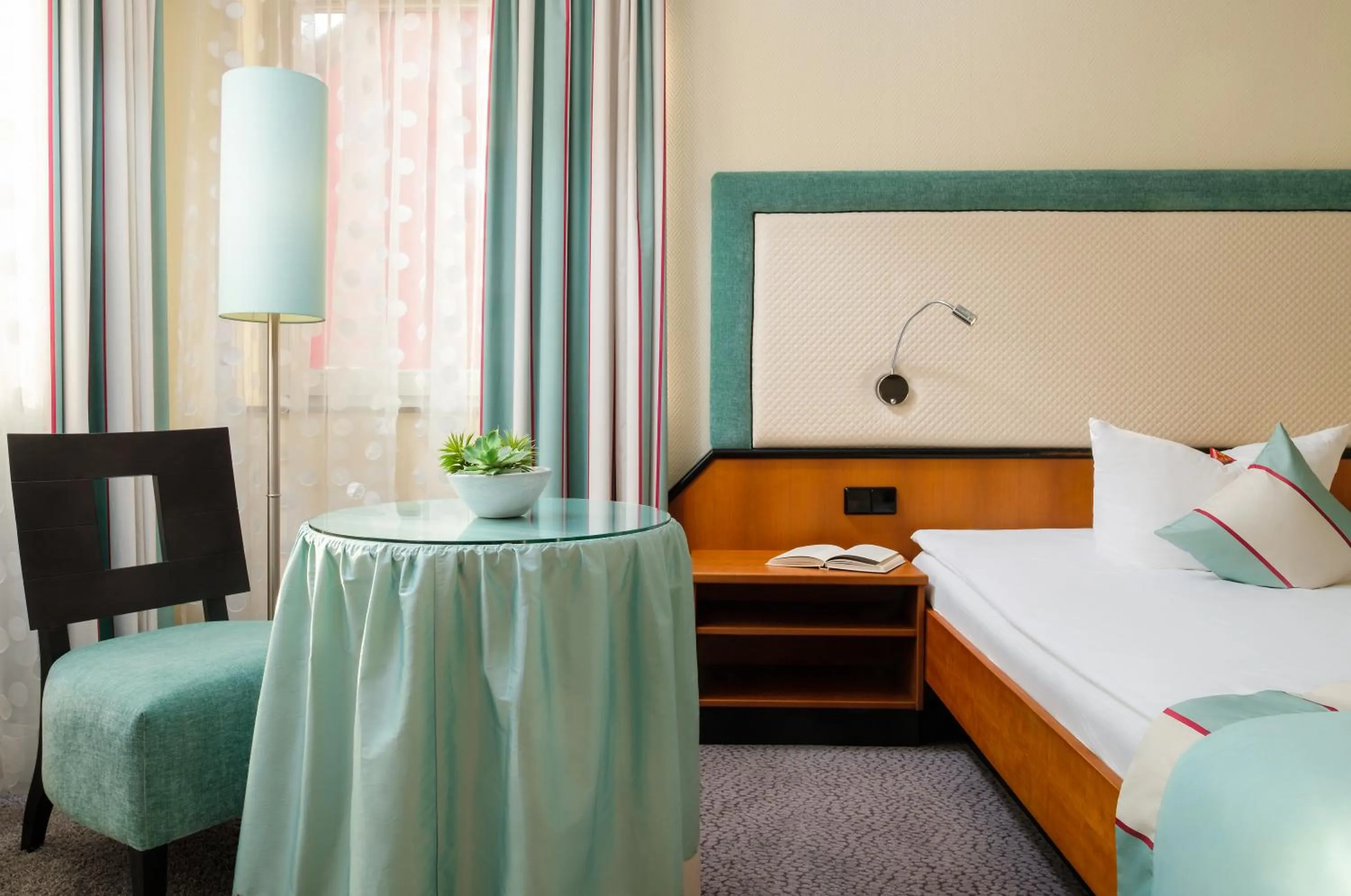 Bed in Hetzel Hotel Stuttgart