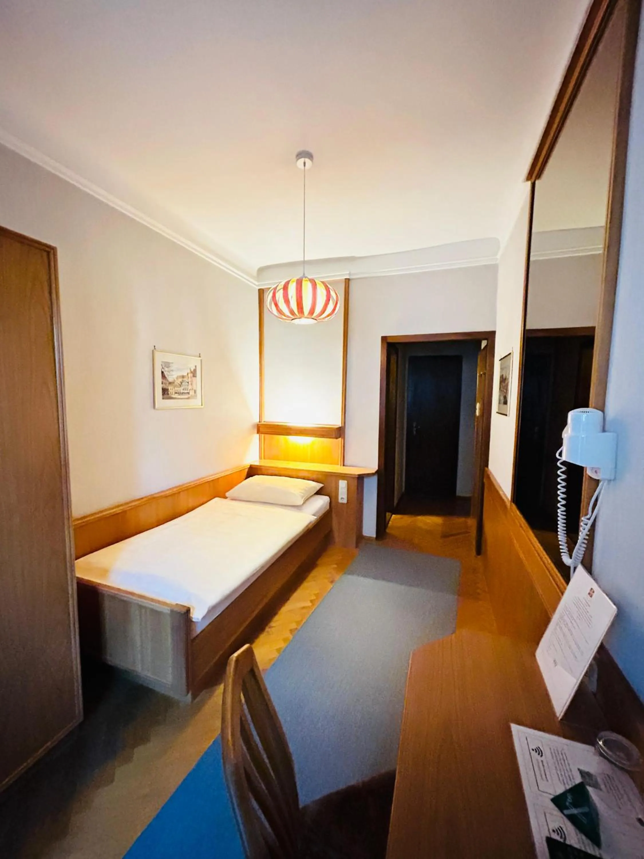 Bed in Hotel-Garni Goldenes Kreuz