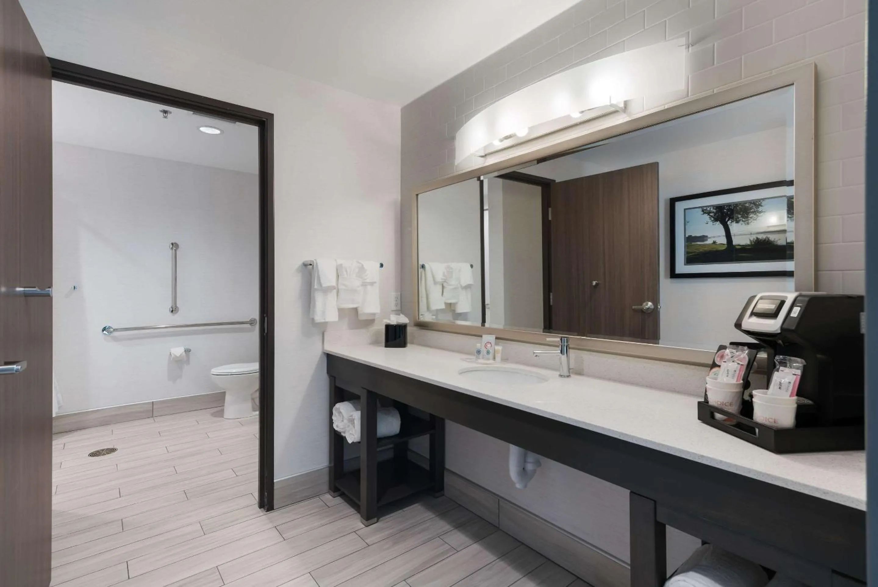 Photo of the whole room in Comfort Suites Kennewick at Southridge