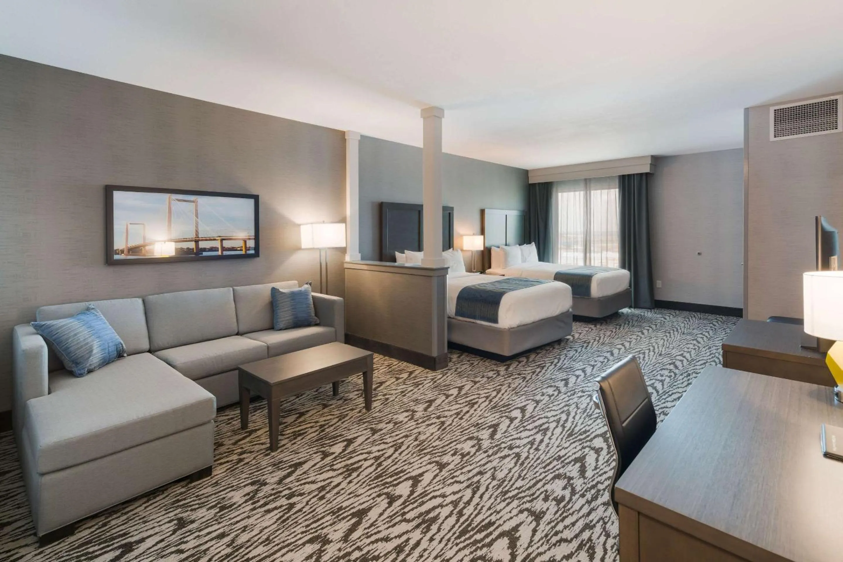 Photo of the whole room, Bed in Comfort Suites Kennewick at Southridge