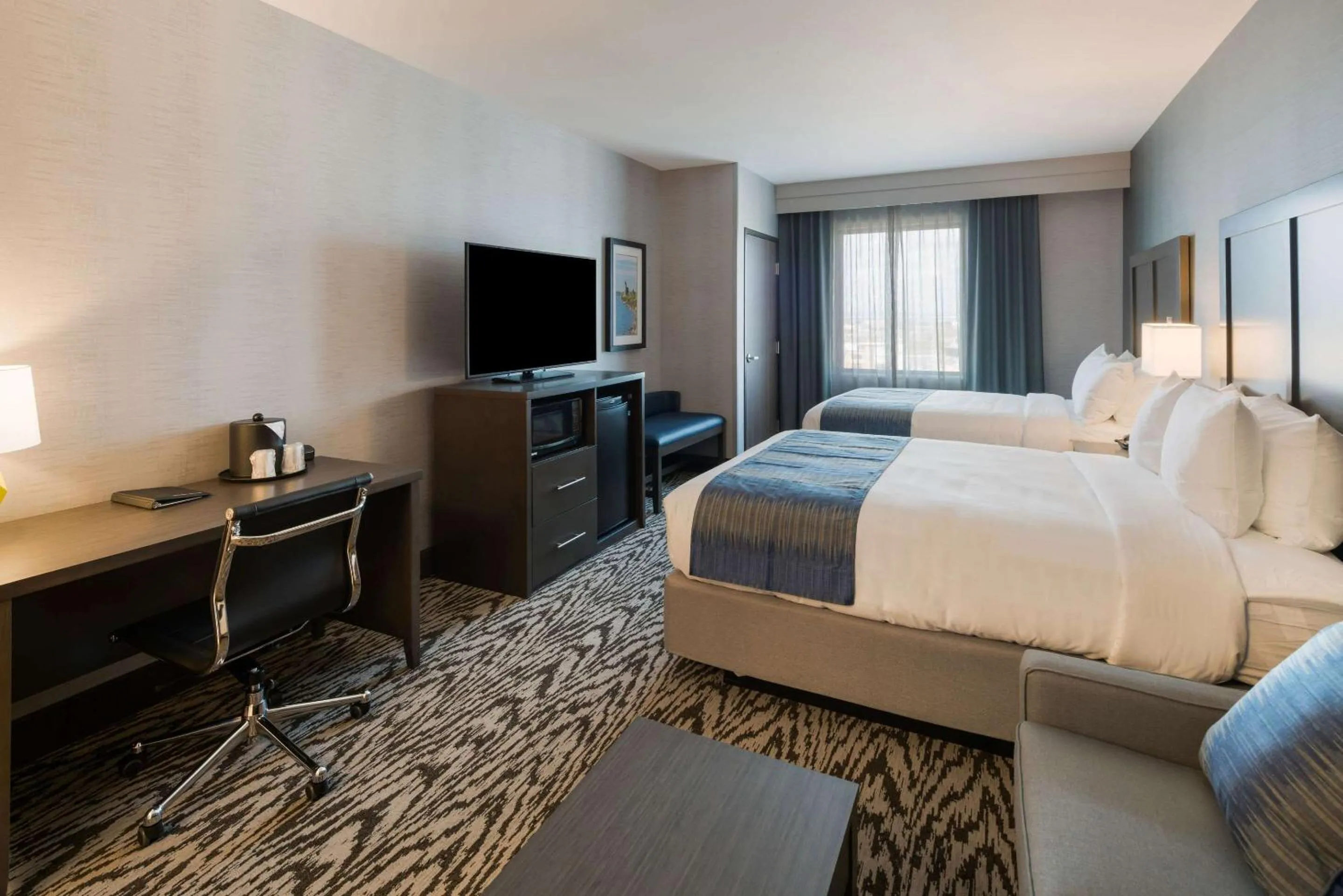 Photo of the whole room, Bed in Comfort Suites Kennewick at Southridge