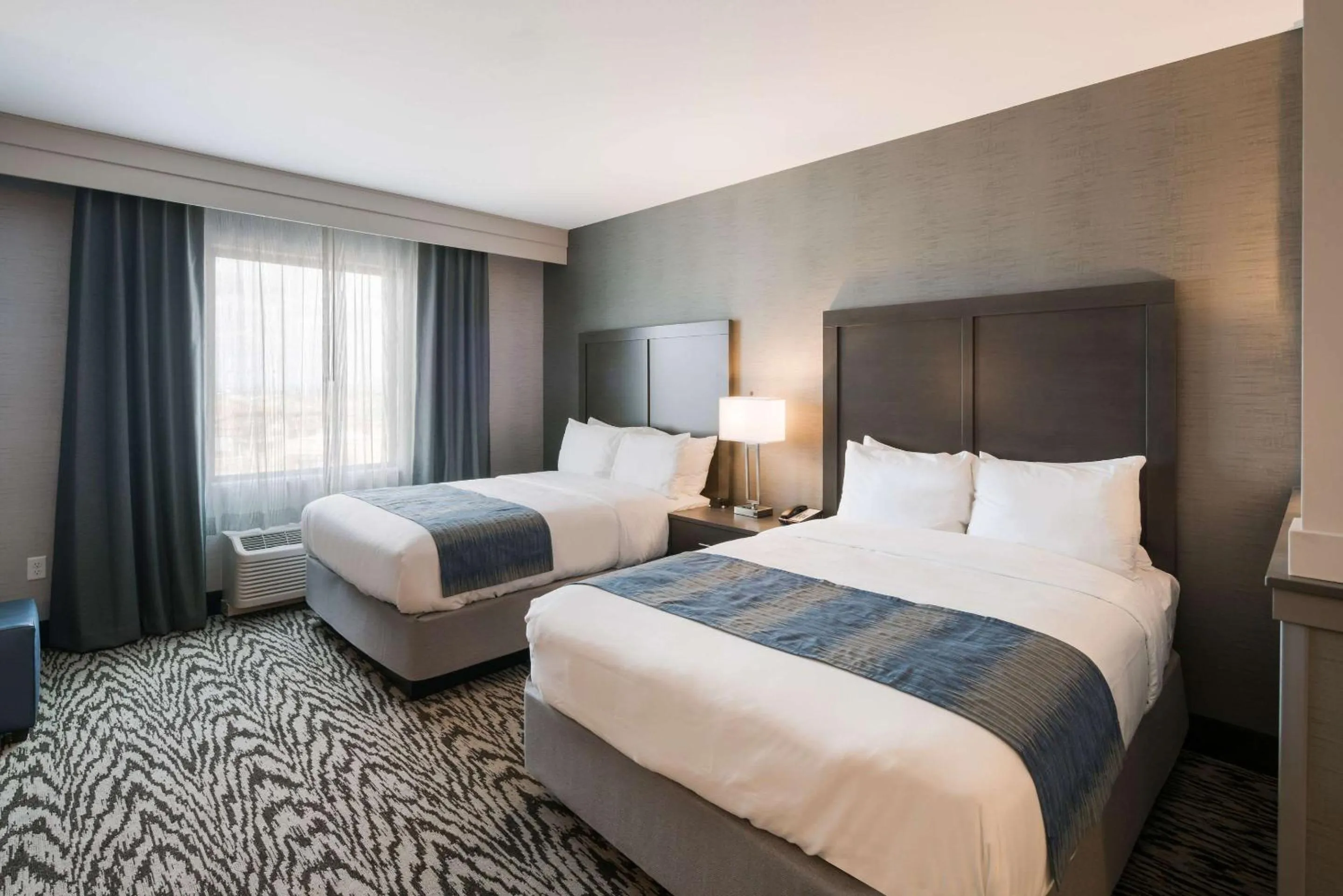 Photo of the whole room, Bed in Comfort Suites Kennewick at Southridge