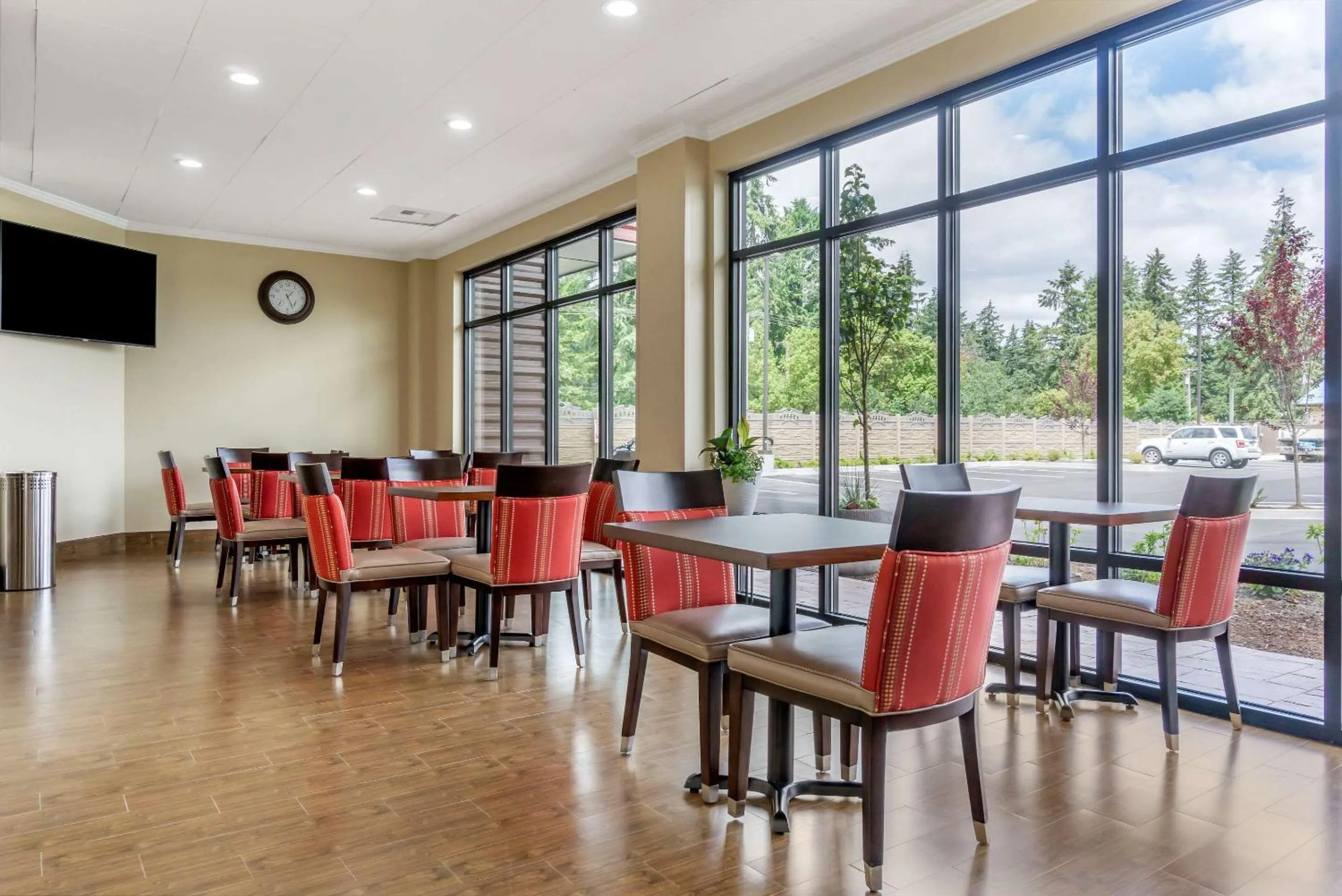 Restaurant/places to eat in Comfort Inn & Suites Lakewood by JBLM