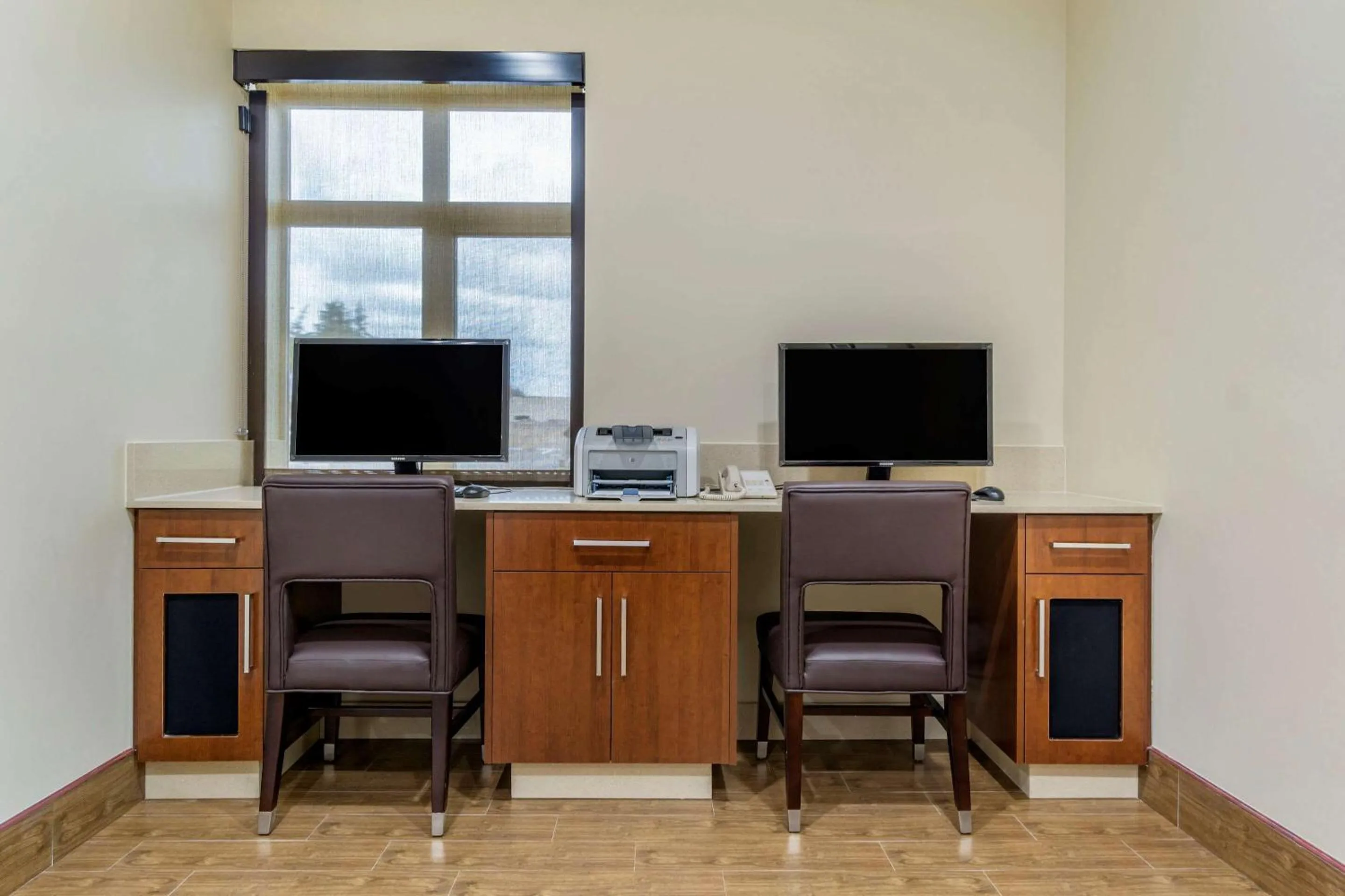 Business facilities in Comfort Inn & Suites Lakewood by JBLM