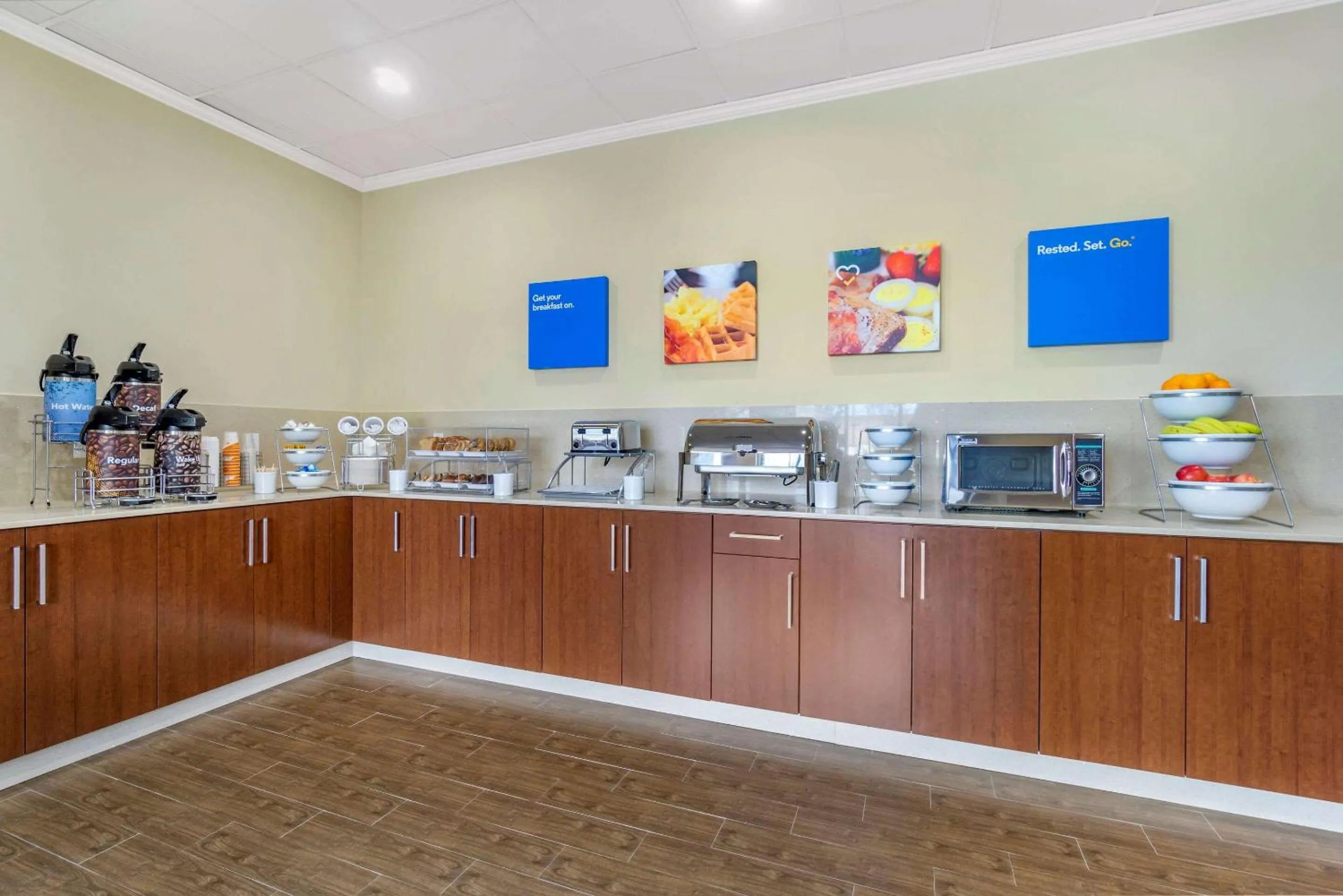 Restaurant/places to eat in Comfort Inn & Suites Lakewood by JBLM