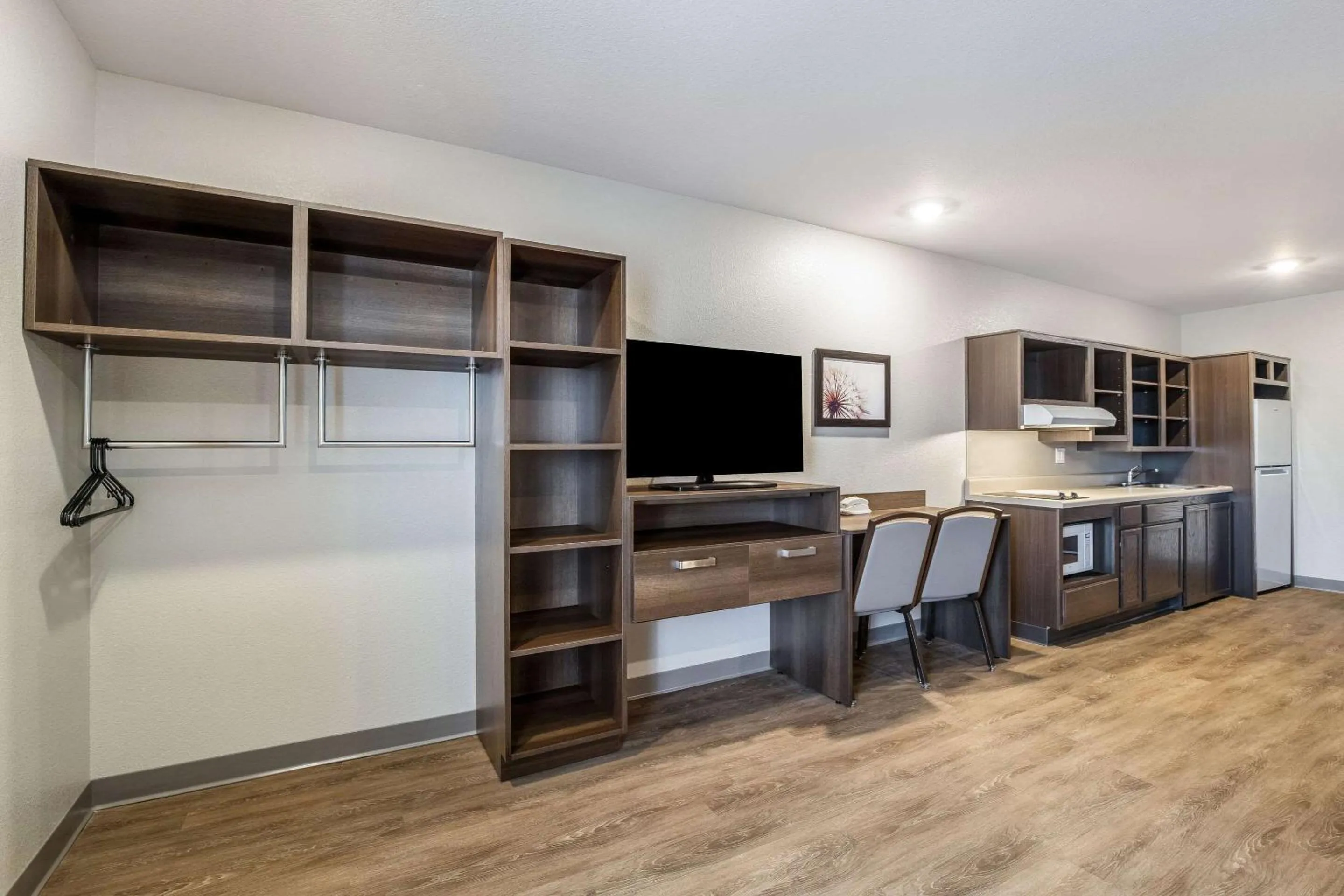 Photo of the whole room in WoodSpring Suites Colton