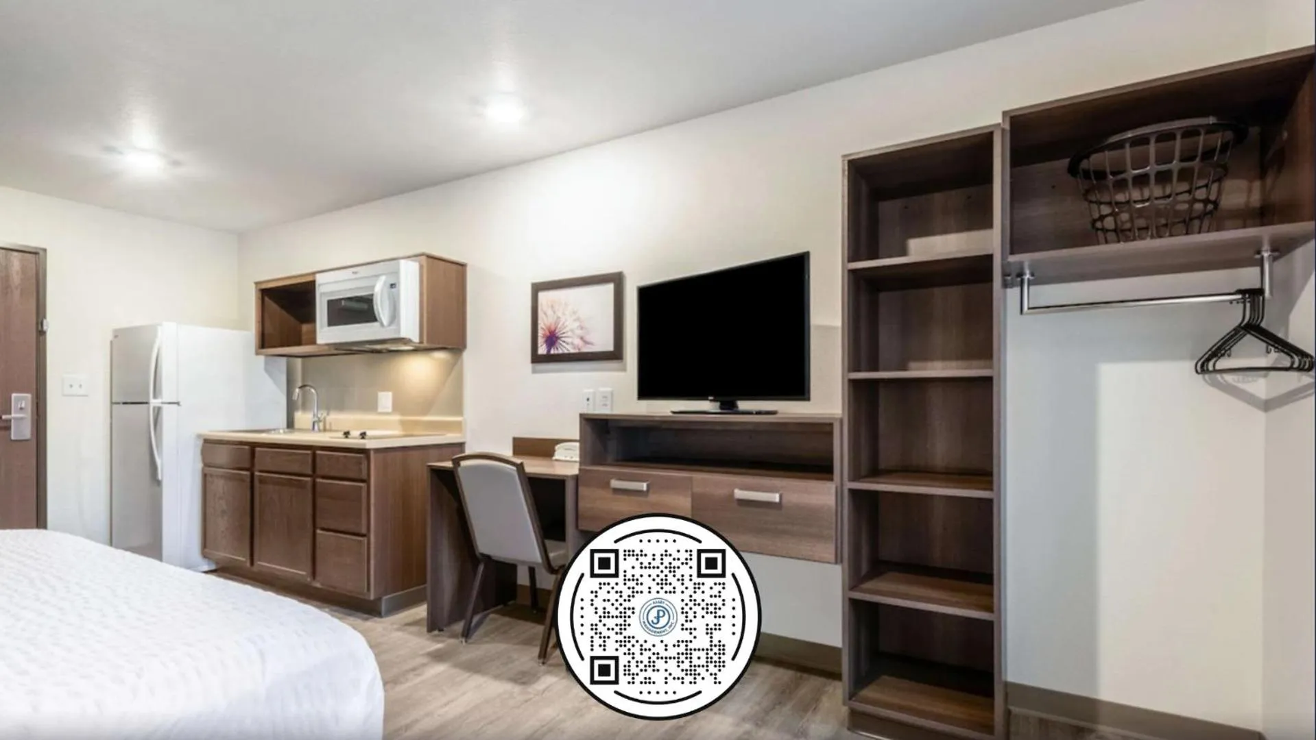 Bed in WoodSpring Suites Indianapolis Castleton