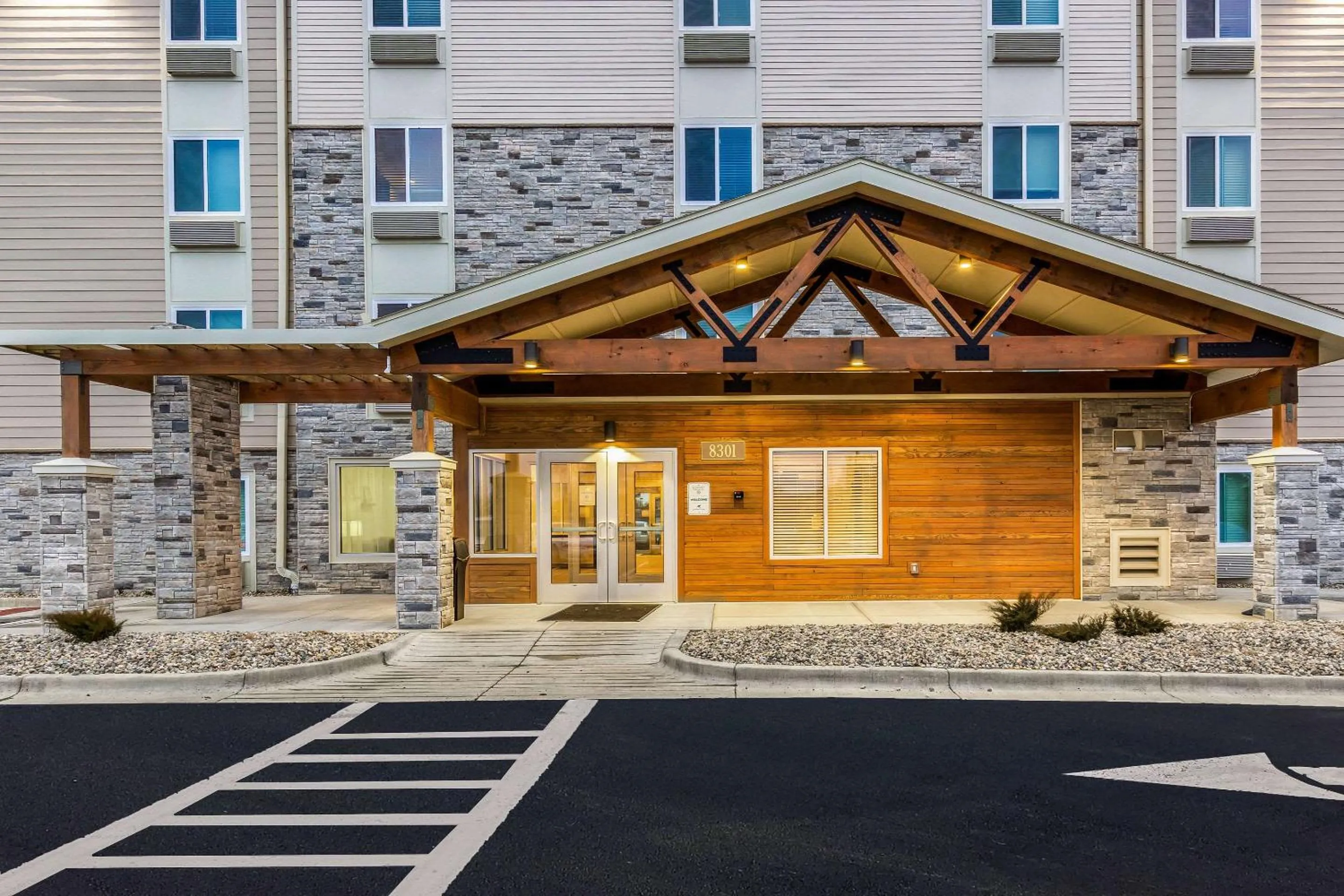 Property building in WoodSpring Suites Indianapolis Castleton
