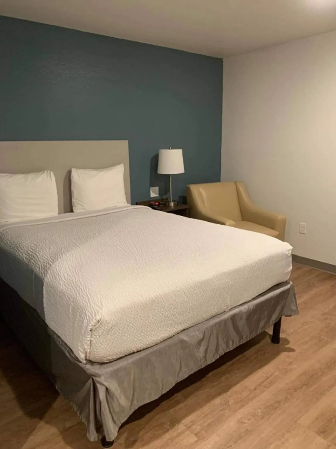 Bedroom, Bed in Woodspring Suites Atlanta Stockbridge