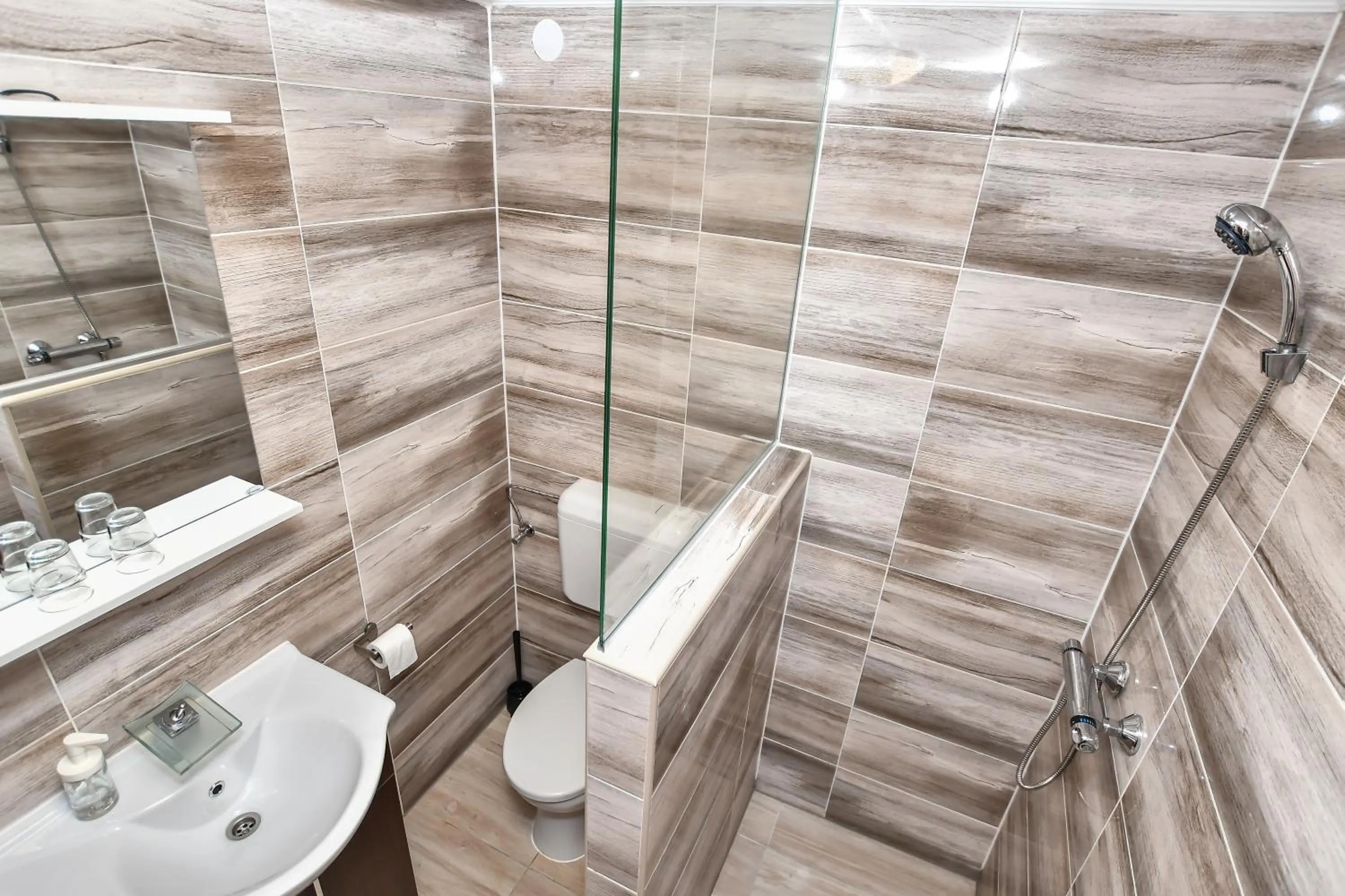 Bathroom in É-Vaskó Panzió Borpince