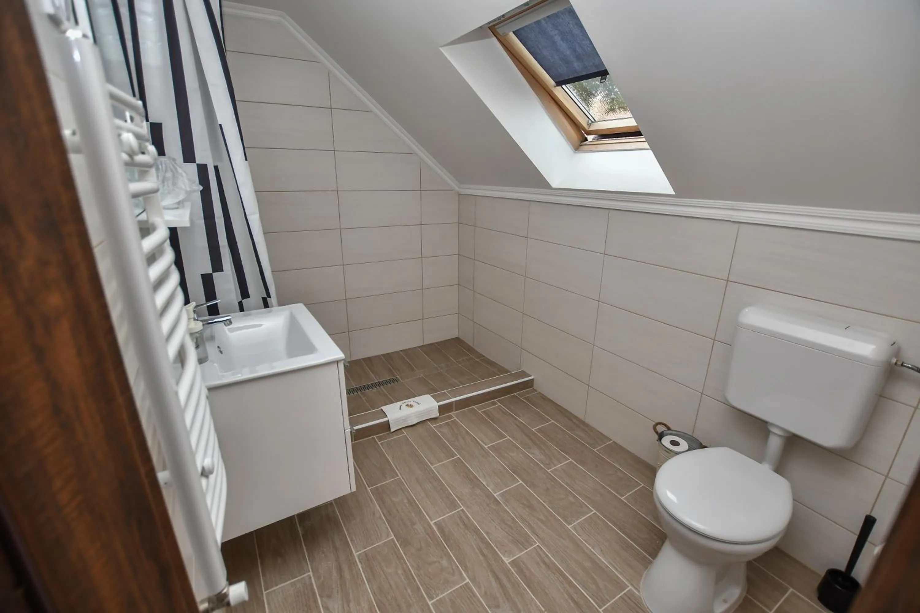 Bathroom in É-Vaskó Panzió Borpince