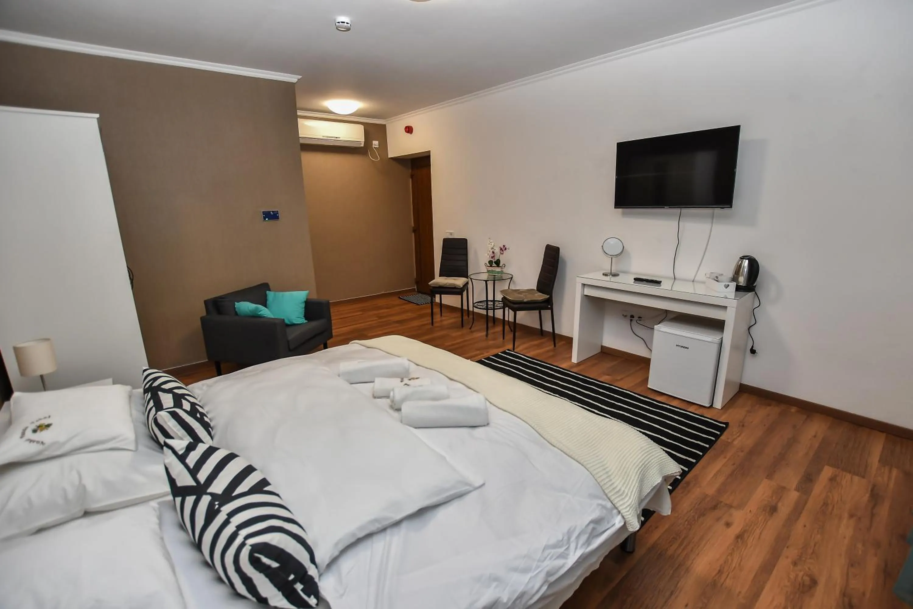 Photo of the whole room, Bed in É-Vaskó Panzió Borpince