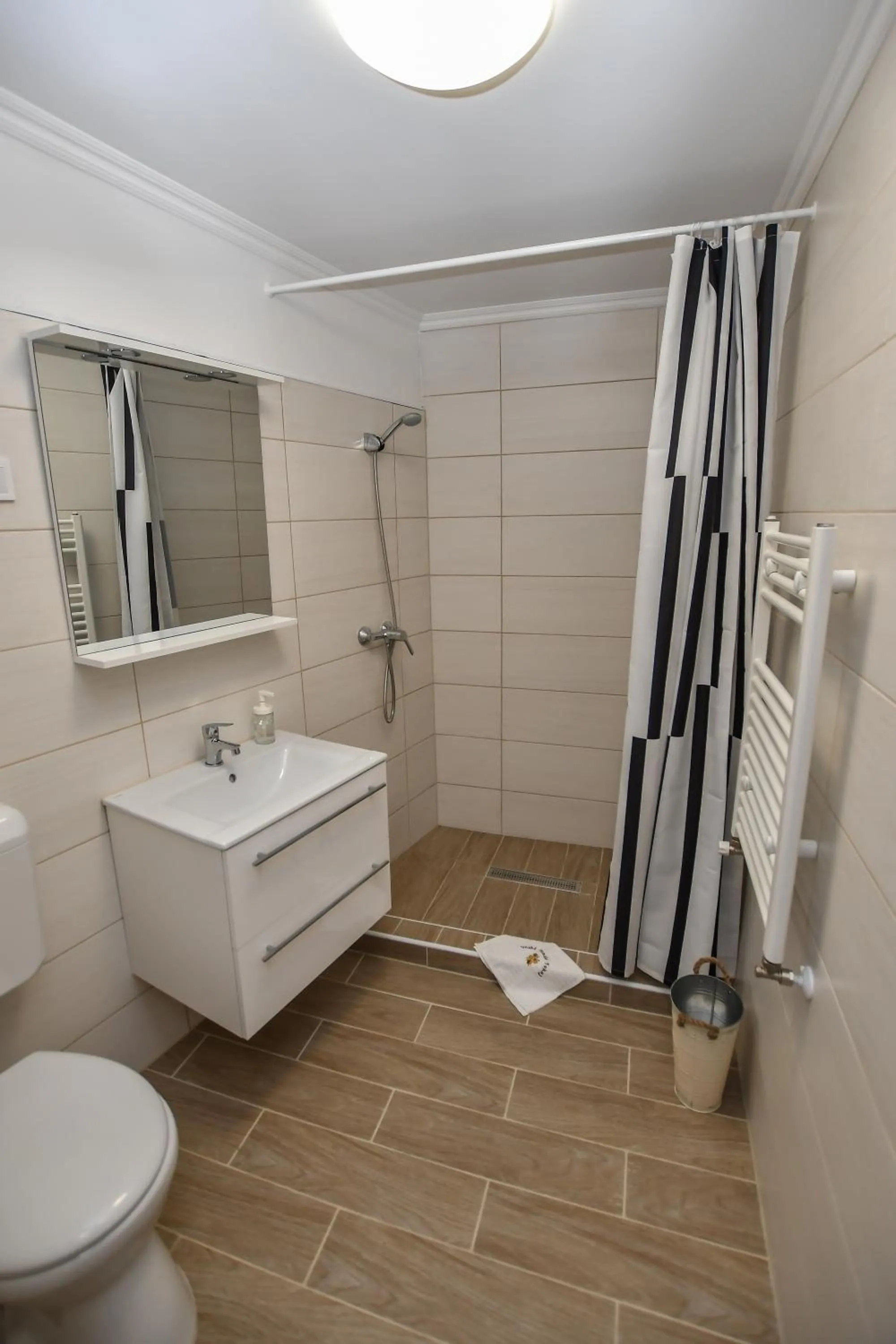 Bathroom in É-Vaskó Panzió Borpince