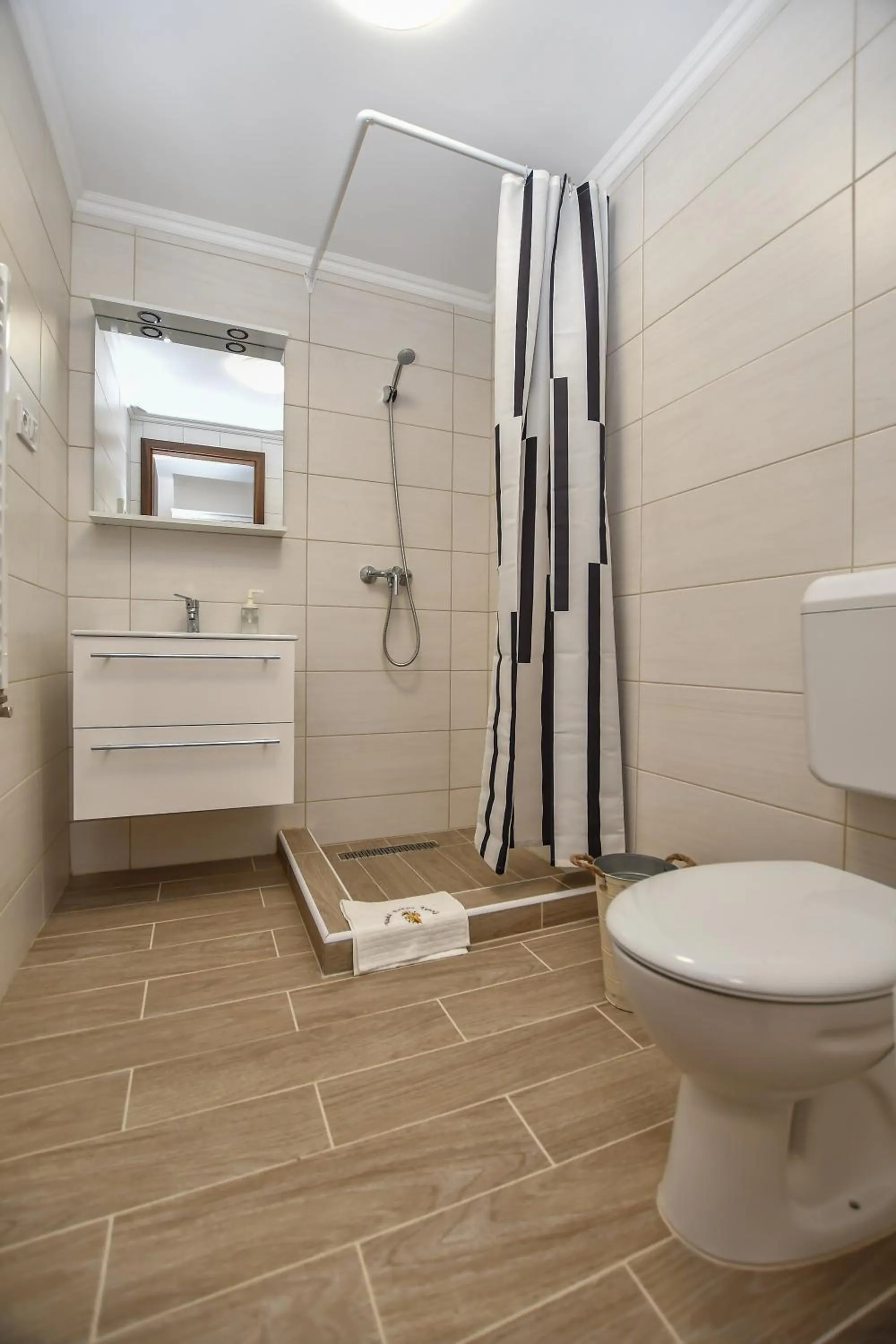 Bathroom in É-Vaskó Panzió Borpince