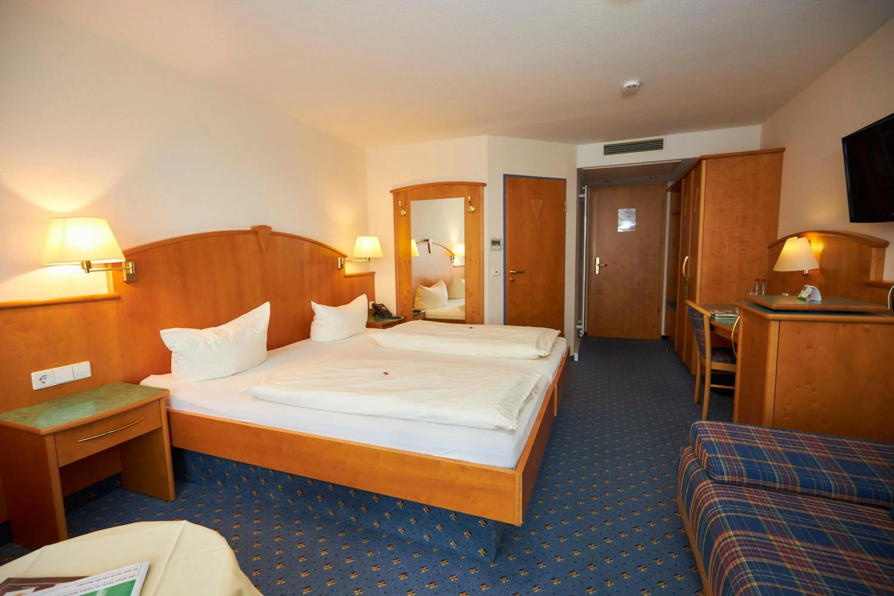 Photo of the whole room, Bed in Flair Hotel Landgasthof Roger