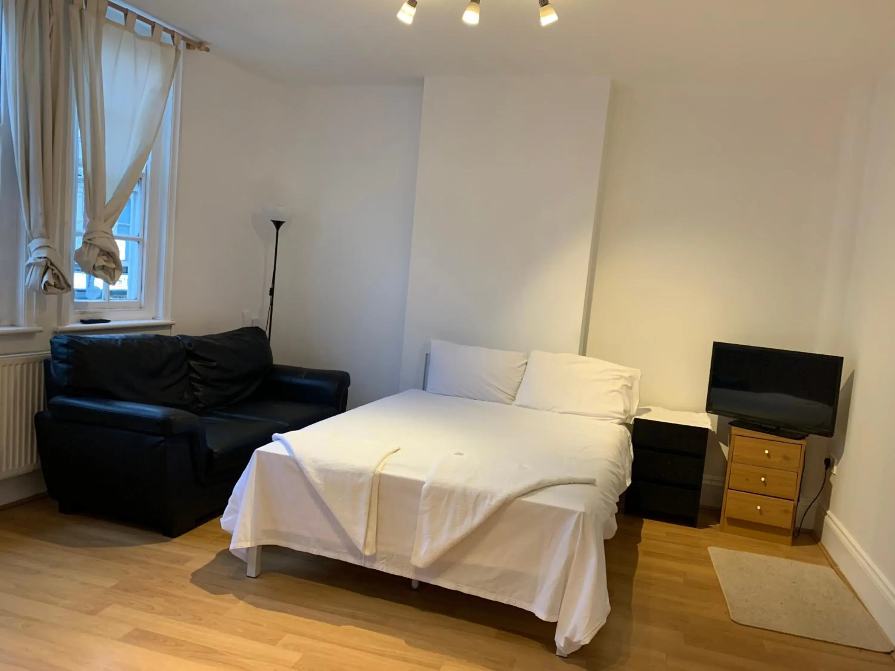 Budget Double Room in Brick lane stay Budget Double Room in Brick lane stay