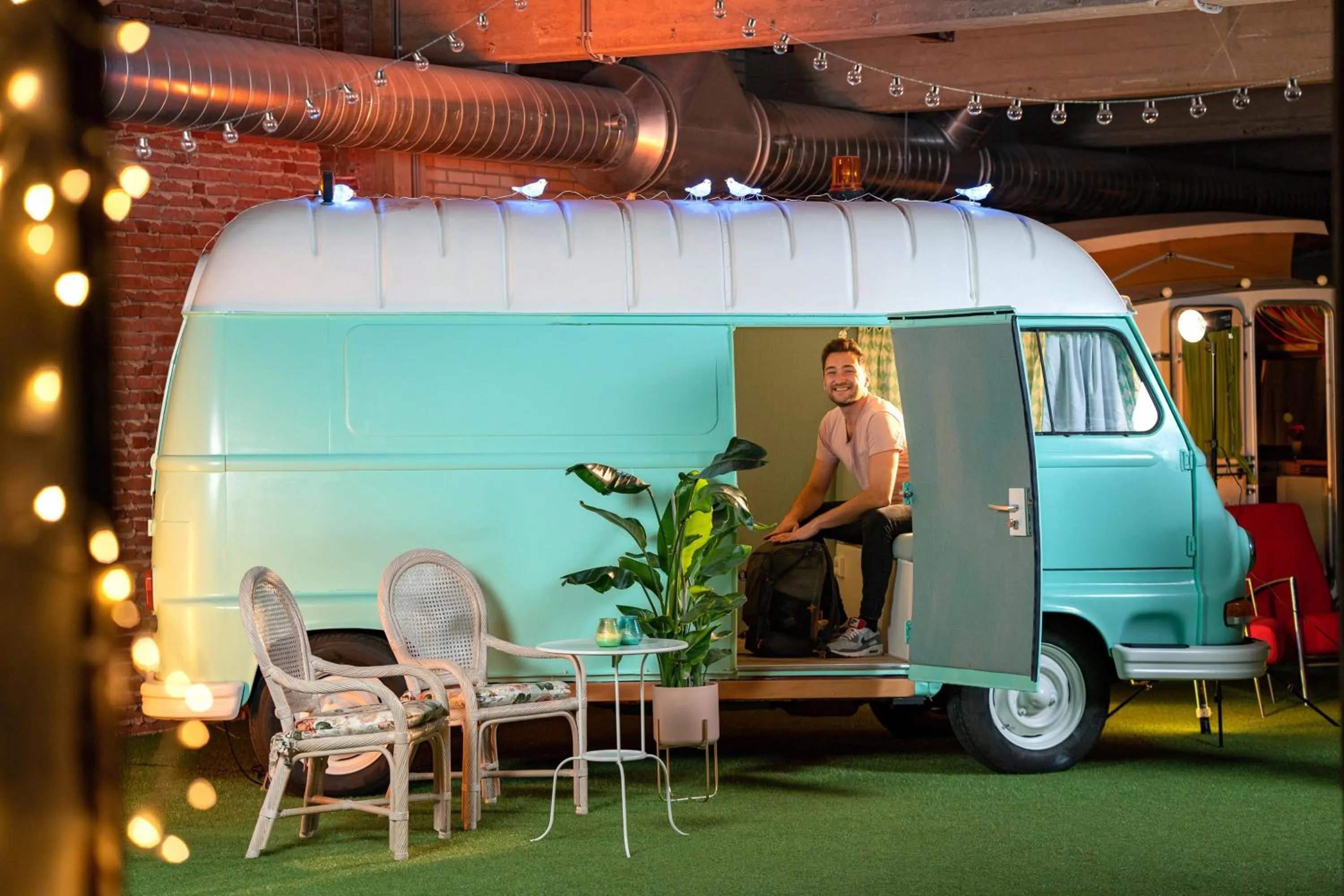 People in Outside Inn