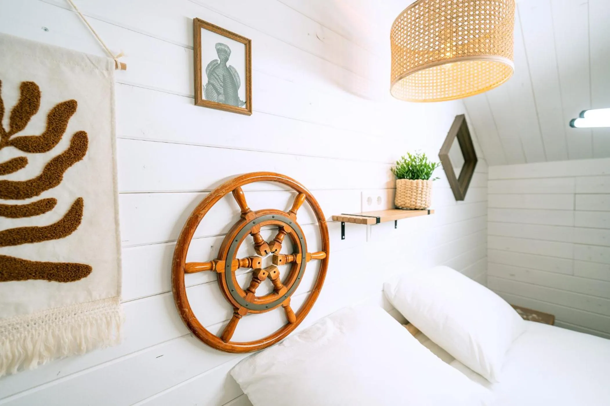 Bedroom, Bed in Outside Inn