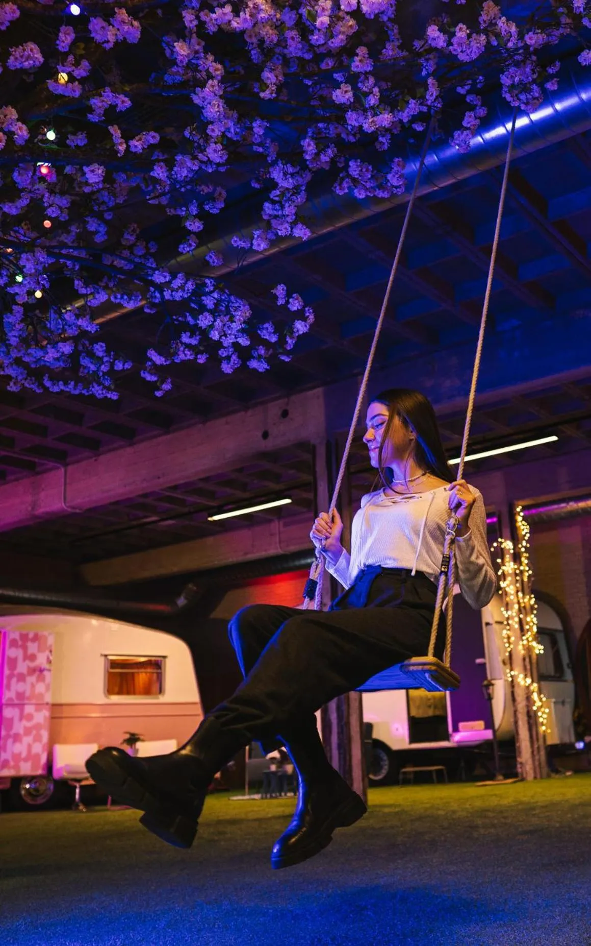 People in Outside Inn